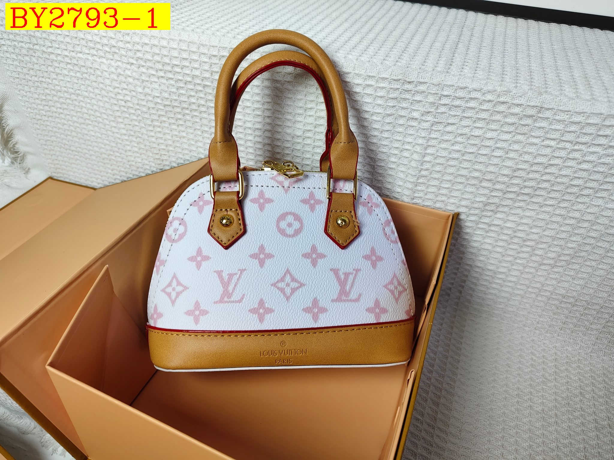29$ LV 8045 Shoulder bag size 20x14 cm 2926 BY2793 gallery