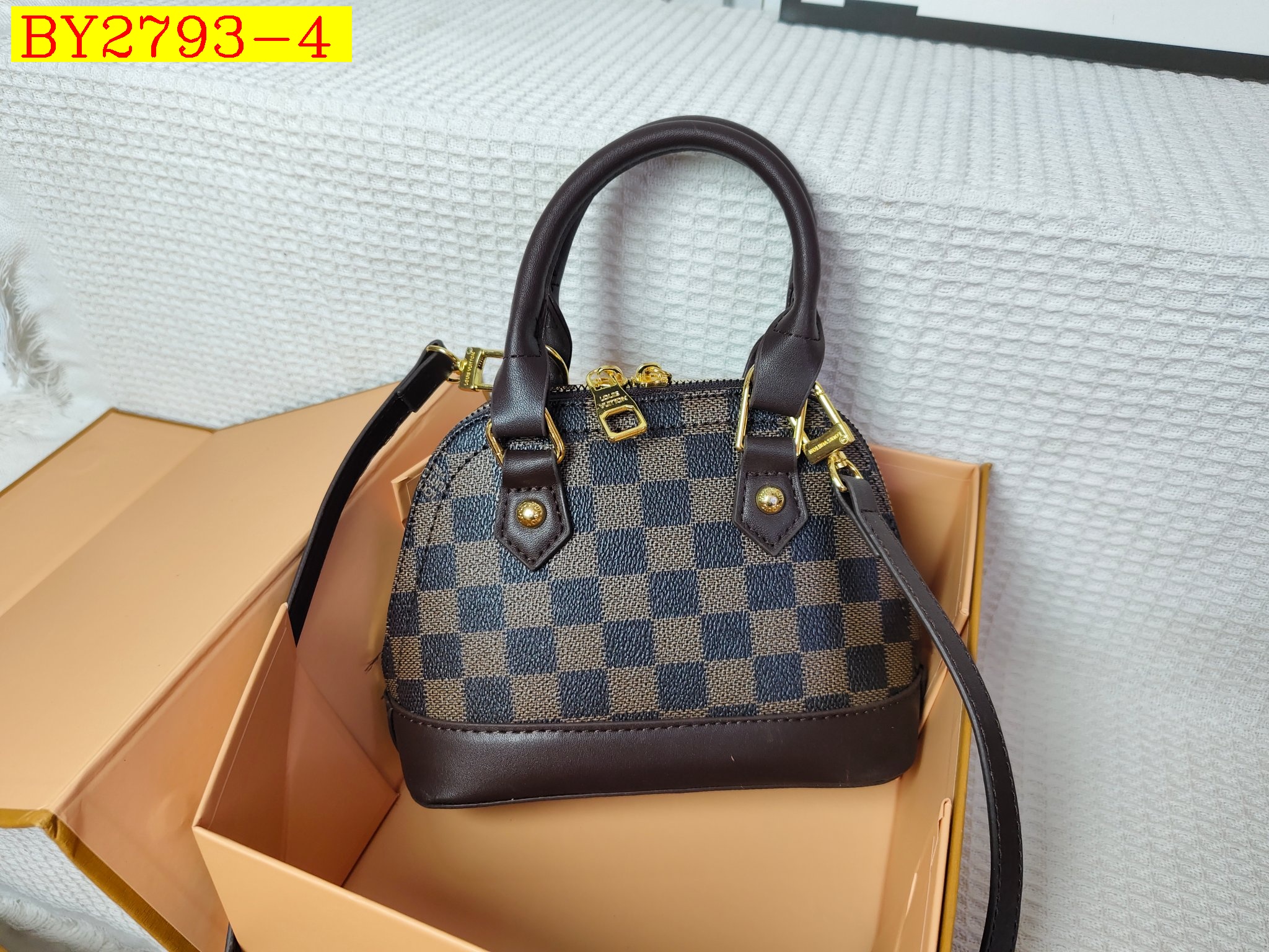 29$ LV 8045 Shoulder bag size 20x14 cm 2926 BY2793 gallery