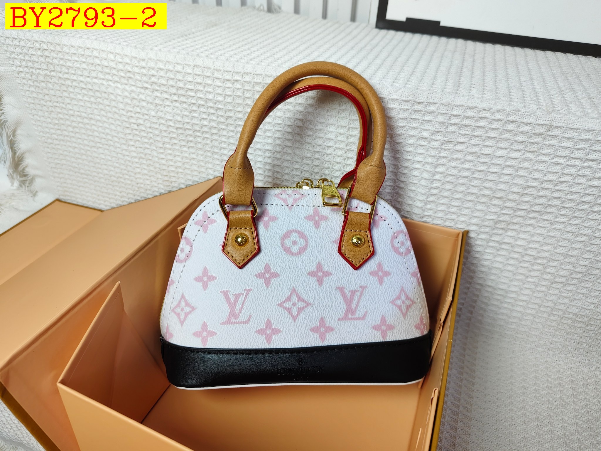 29$ LV 8045 Shoulder bag size 20x14 cm 2926 BY2793 gallery