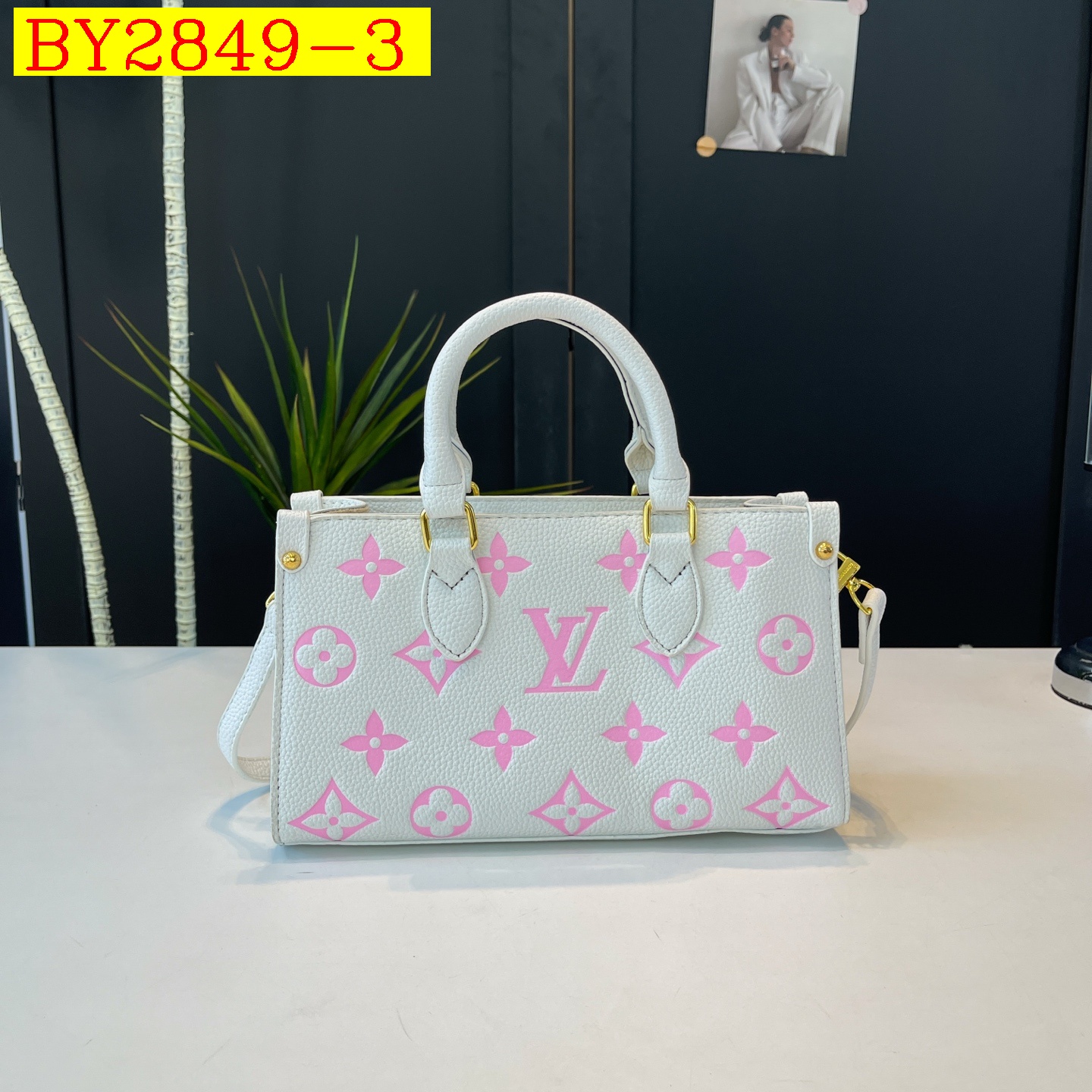 29$ LV F16 Shoulder bag size 26x15x10 cm 911060 BY2849 gallery