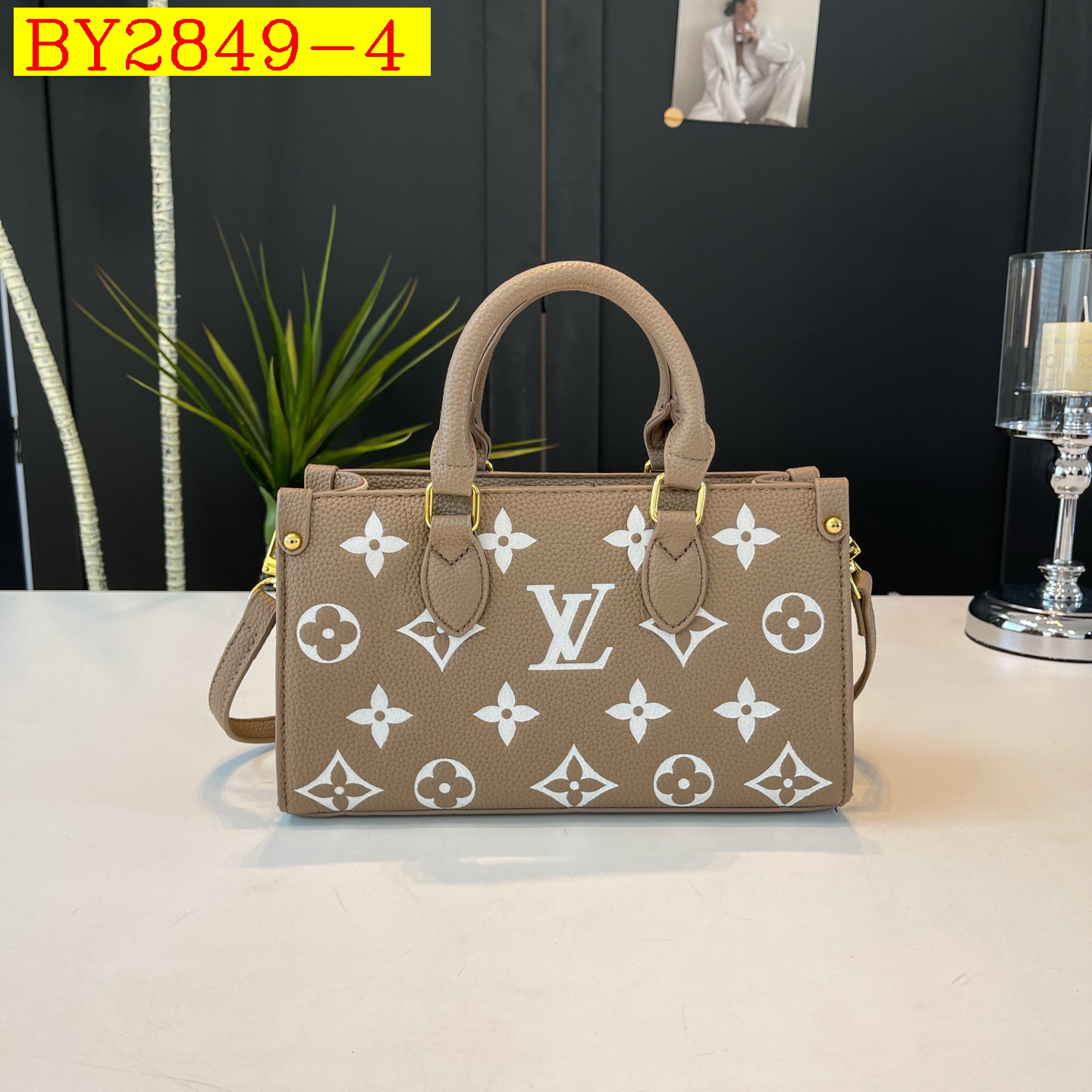 29$ LV F16 Shoulder bag size 26x15x10 cm 911060 BY2849 gallery
