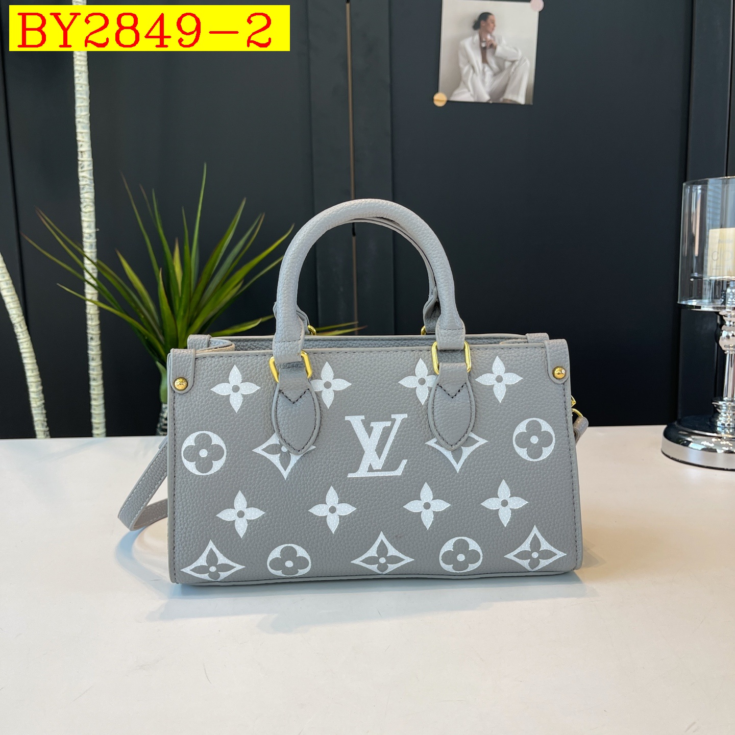 29$ LV F16 Shoulder bag size 26x15x10 cm 911060 BY2849 gallery