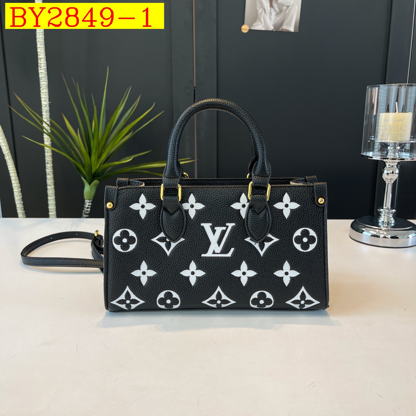 29$ LV F16 Shoulder bag size 26x15x10 cm 911060 BY2849 gallery