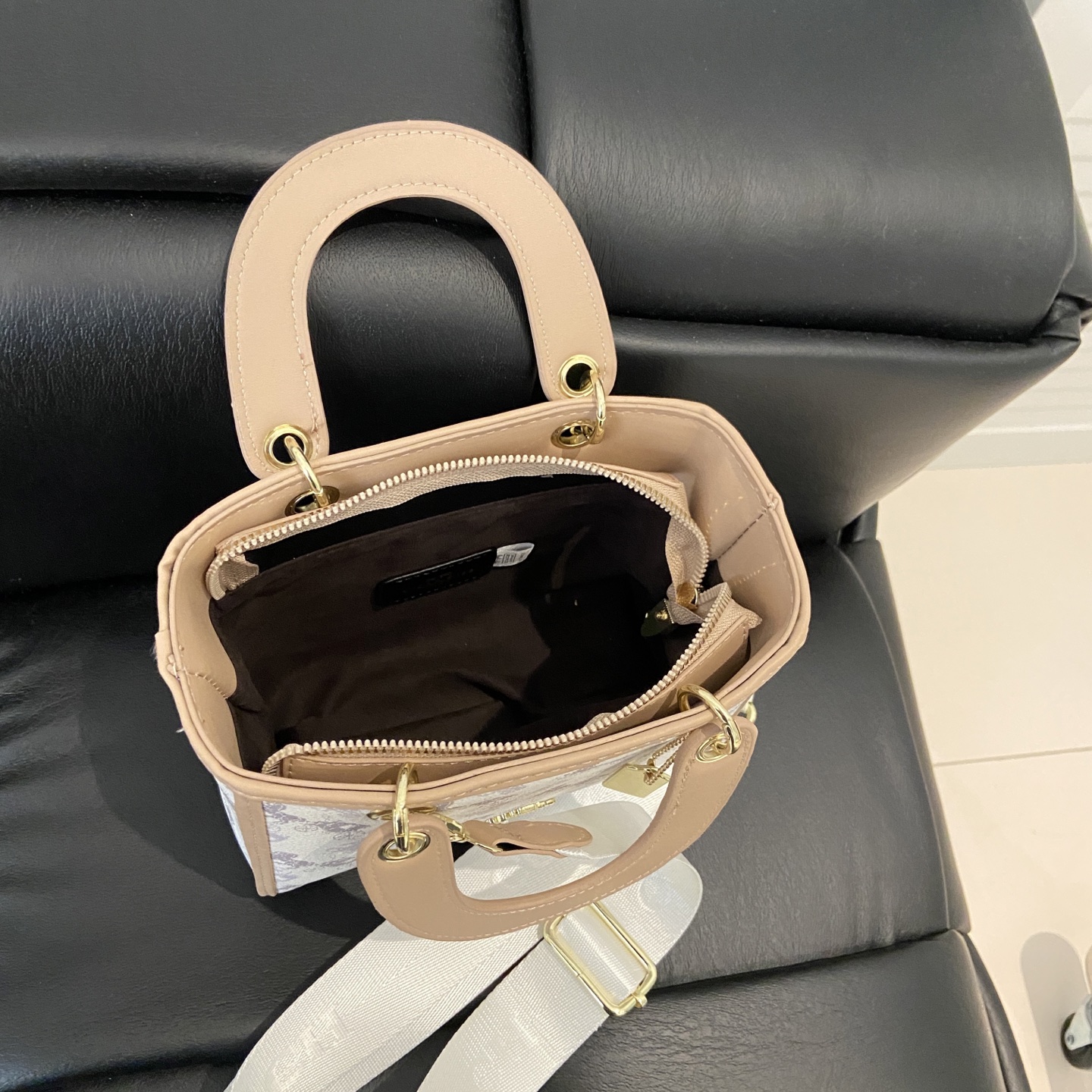29$ dh COACH Shoulder bag 60395022094 BY2341 gallery