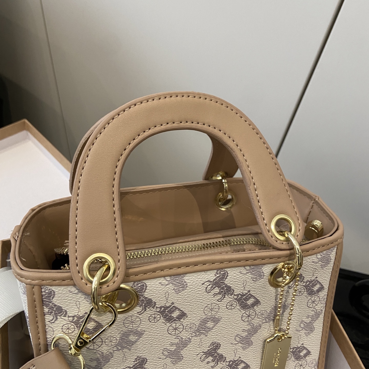 29$ dh COACH Shoulder bag 60395022094 BY2341 gallery