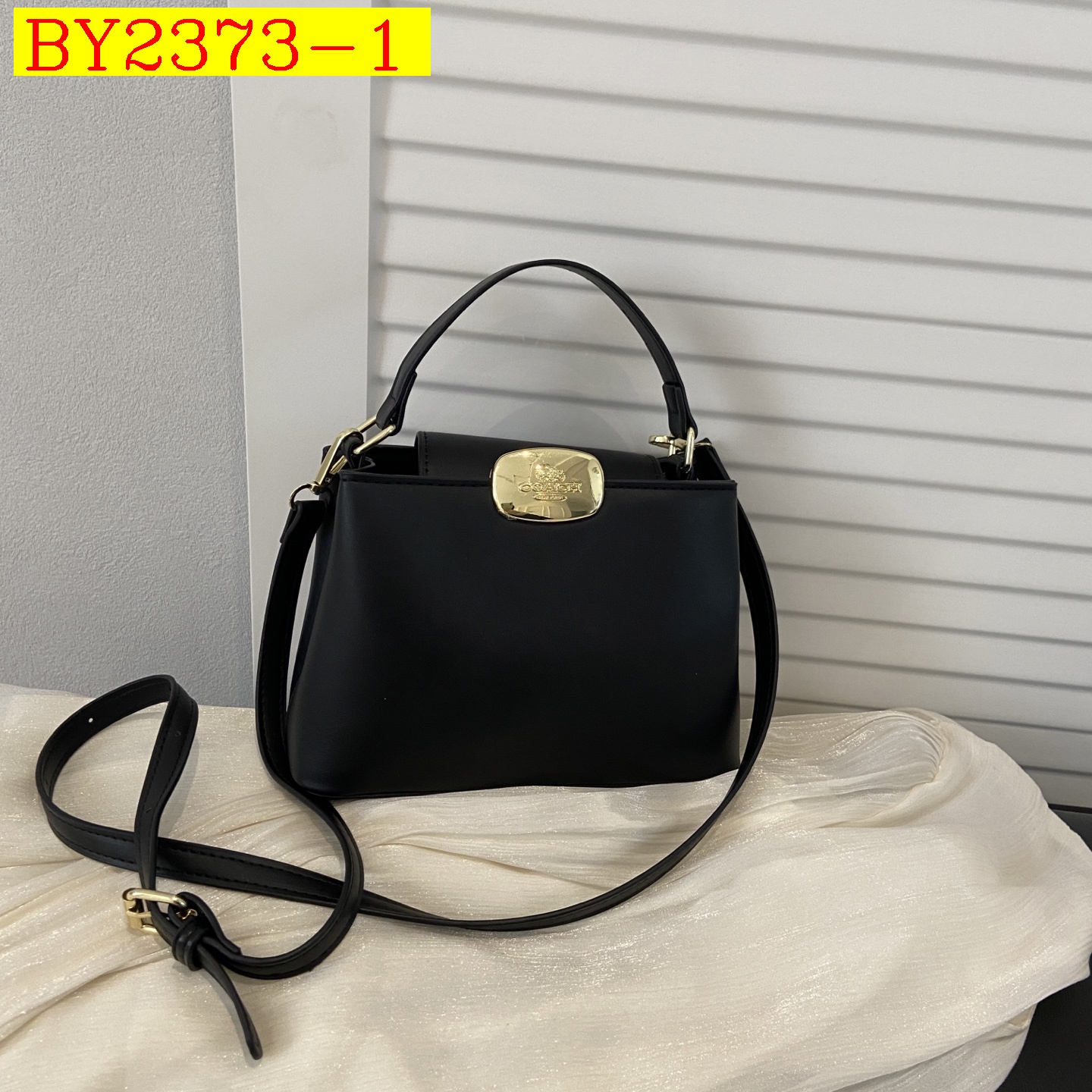 29$ dh COACH Shoulder bag 70485822093 BY2373 gallery