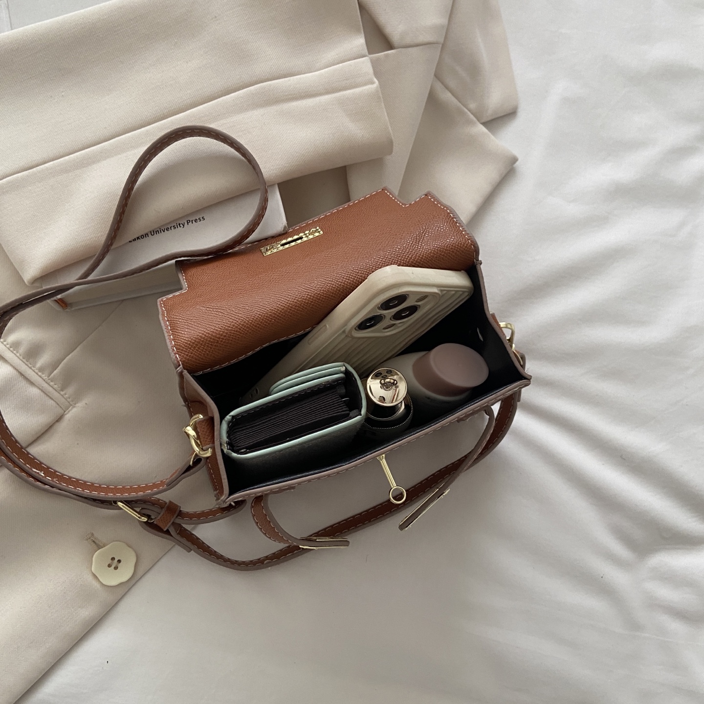 29$ dh HERMES Shoulder bag size 19X7X14 cm 60583822093 BY2379 gallery