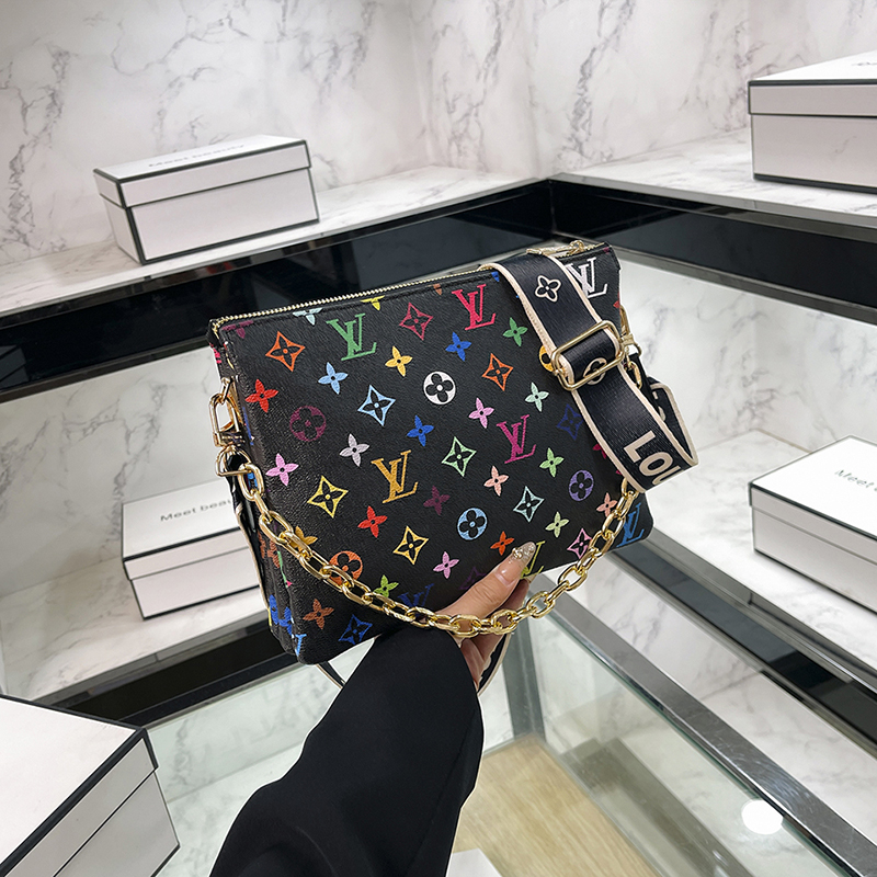 29$ dh LV 140 Shoulder bag size 25X20X3 cm 61205022095 BY2423 gallery