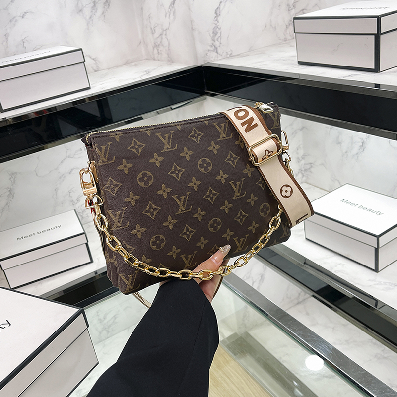 29$ dh LV 140 Shoulder bag size 25X20X3 cm 61205022095 BY2423 gallery