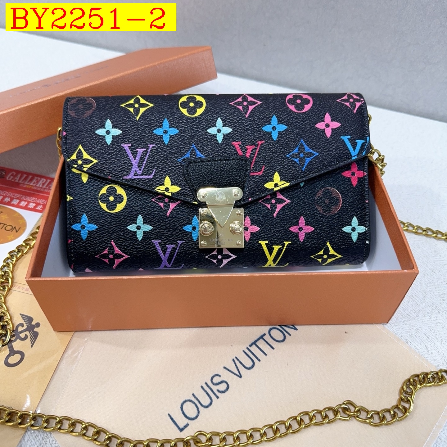 29$ dh LV 3073 Shoulder bag size 21X13X5 cm 70491822094 BY2251 gallery