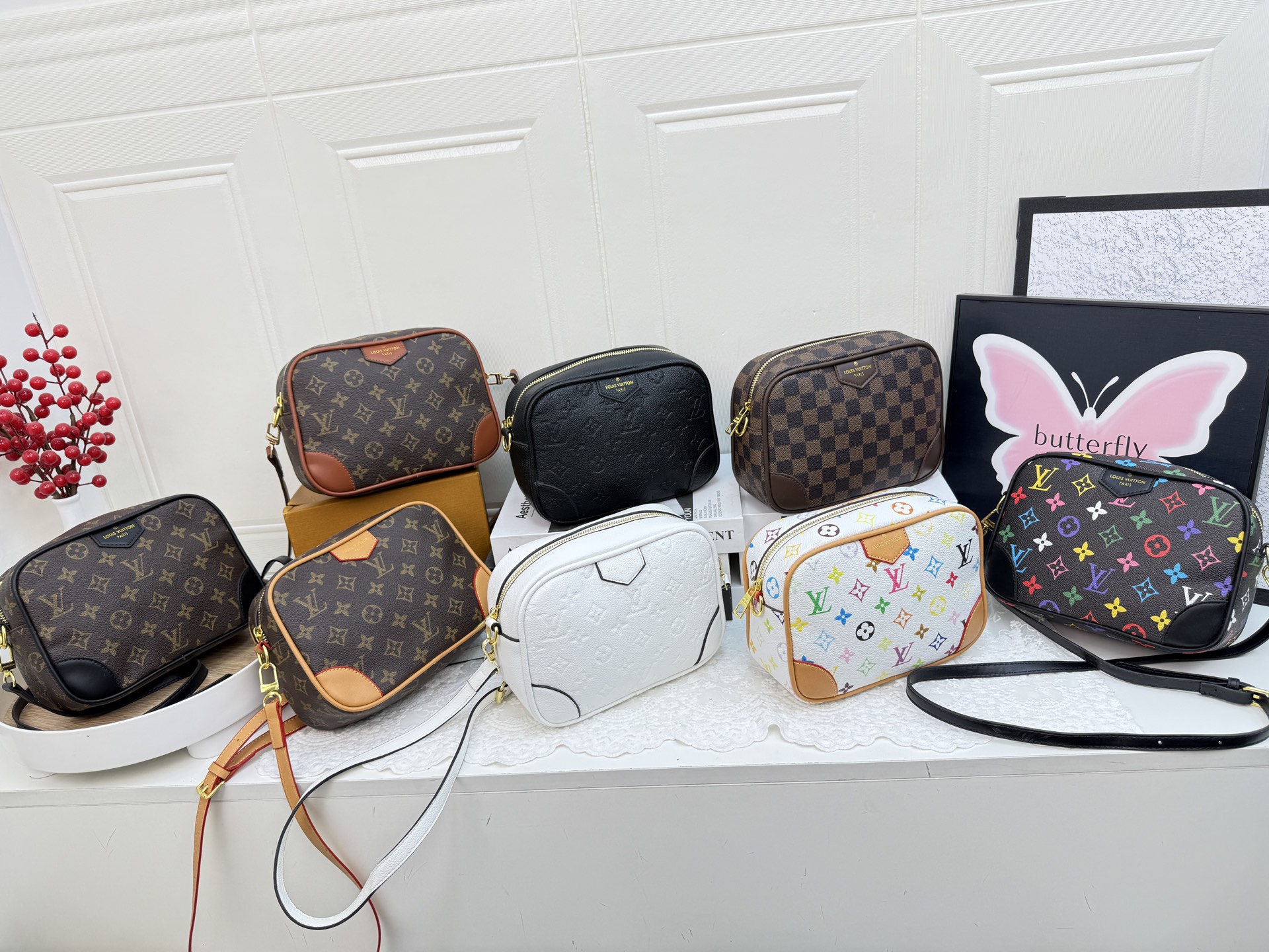 29$ dh LV 8635 Shoulder bag size 22X16X8 cm 90587422090 BY2631 gallery