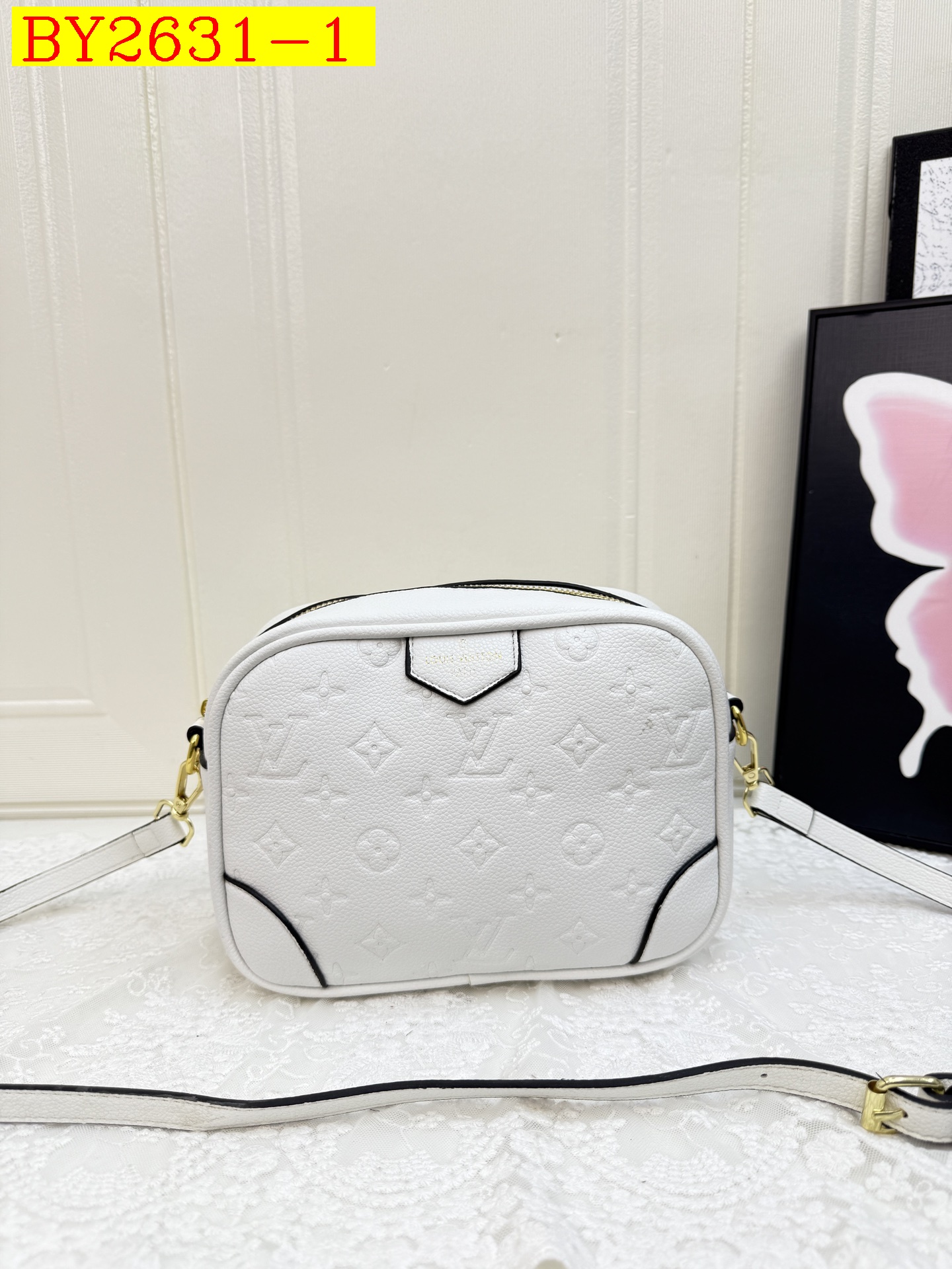 29$ dh LV 8635 Shoulder bag size 22X16X8 cm 90587422090 BY2631 gallery