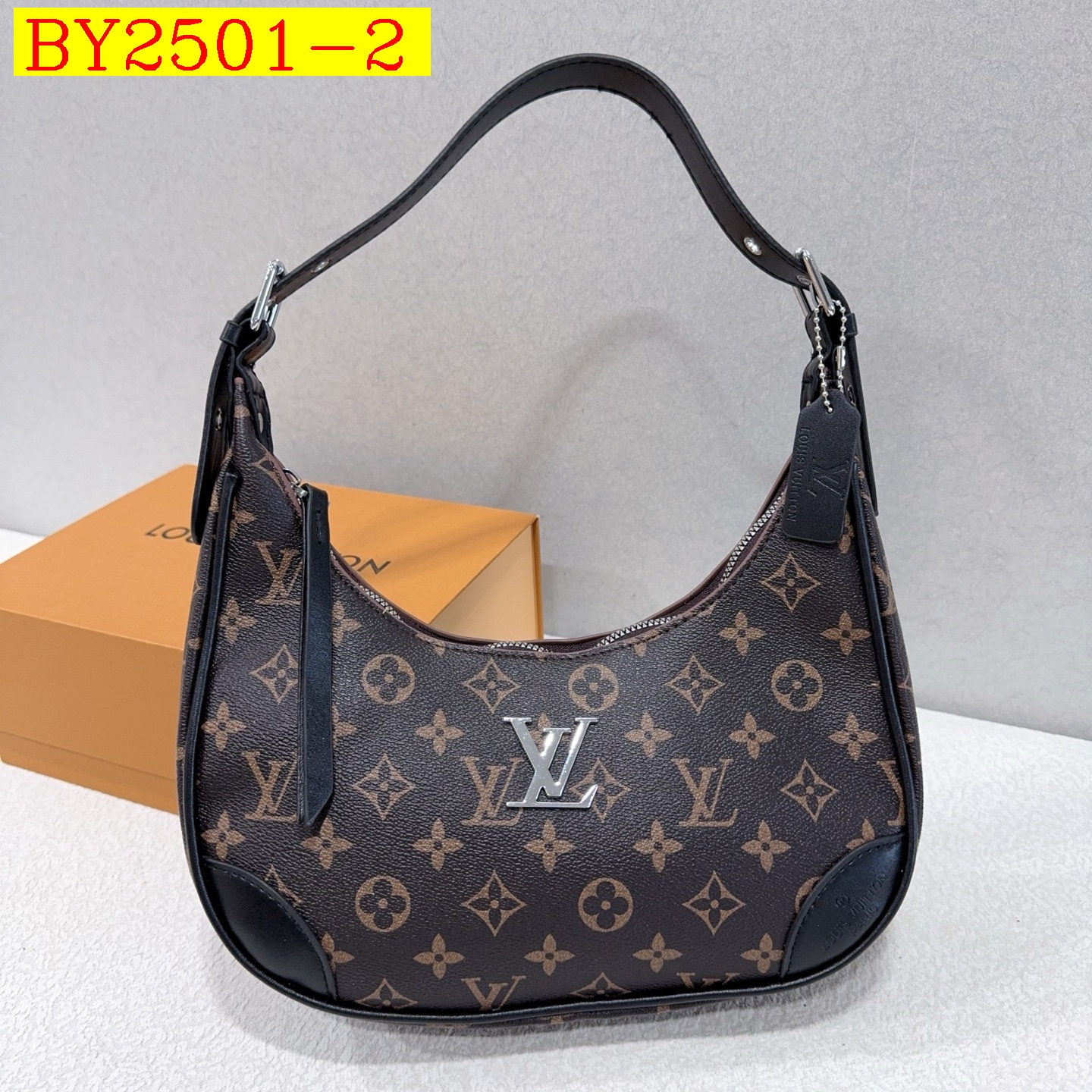 29$ dh LV 9021 Shoulder bag size 28X23X7 cm 70498222095 BY2501 gallery