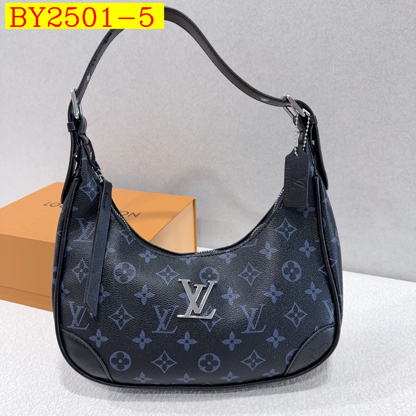 29$ dh LV 9021 Shoulder bag size 28X23X7 cm 70498222095 BY2501 gallery