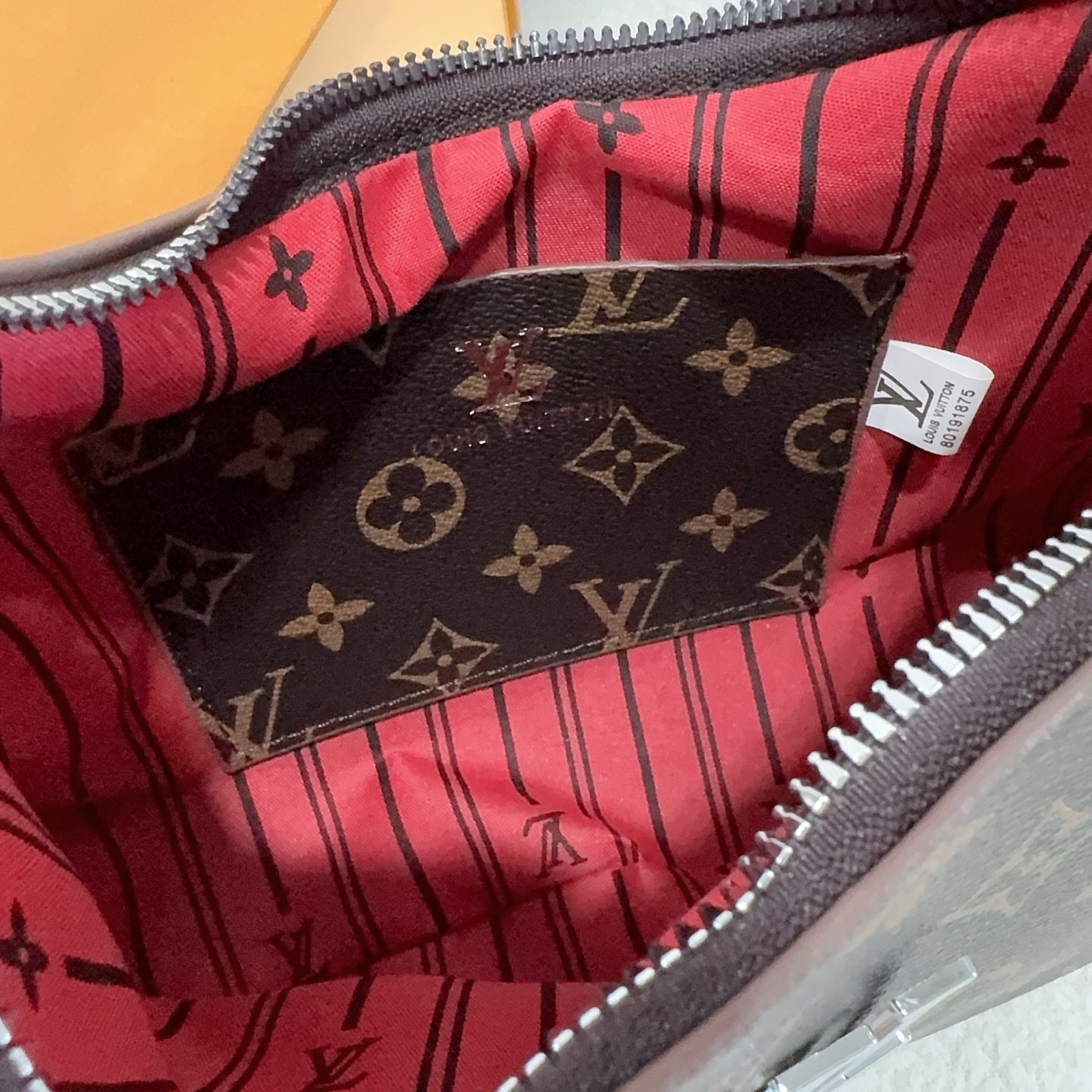 29$ dh LV 9021 Shoulder bag size 28X23X7 cm 70498222095 BY2501 gallery