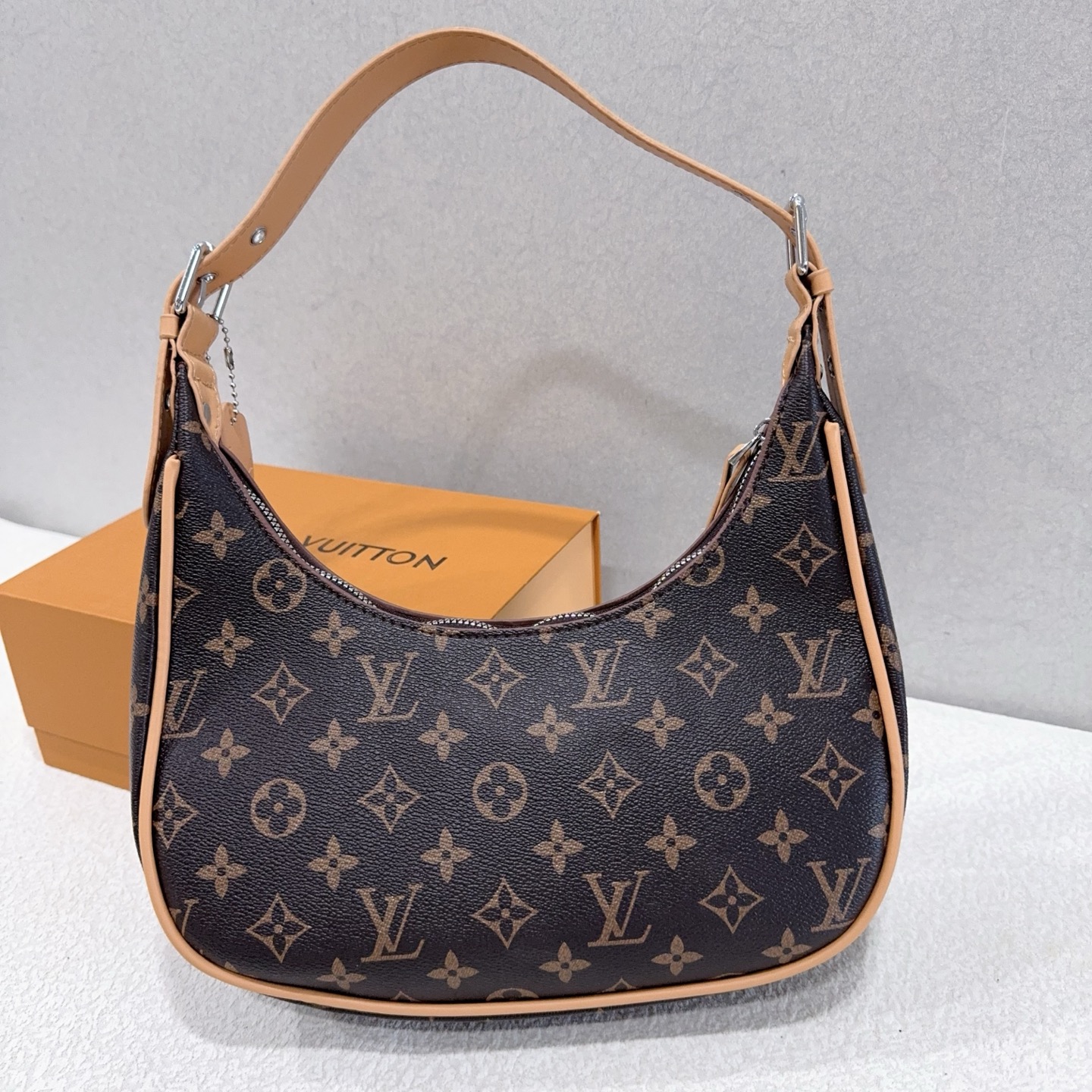 29$ dh LV 9021 Shoulder bag size 28X23X7 cm 70498222095 BY2501 gallery
