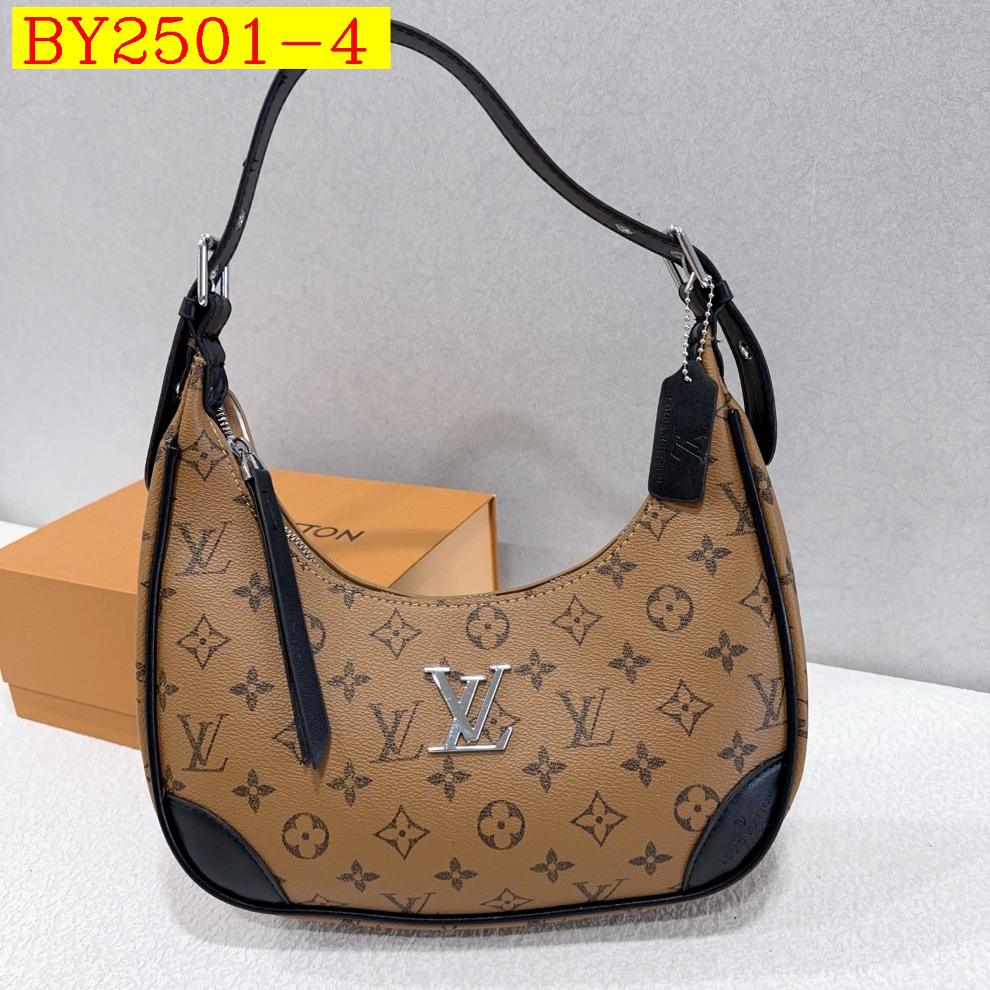 29$ dh LV 9021 Shoulder bag size 28X23X7 cm 70498222095 BY2501 gallery