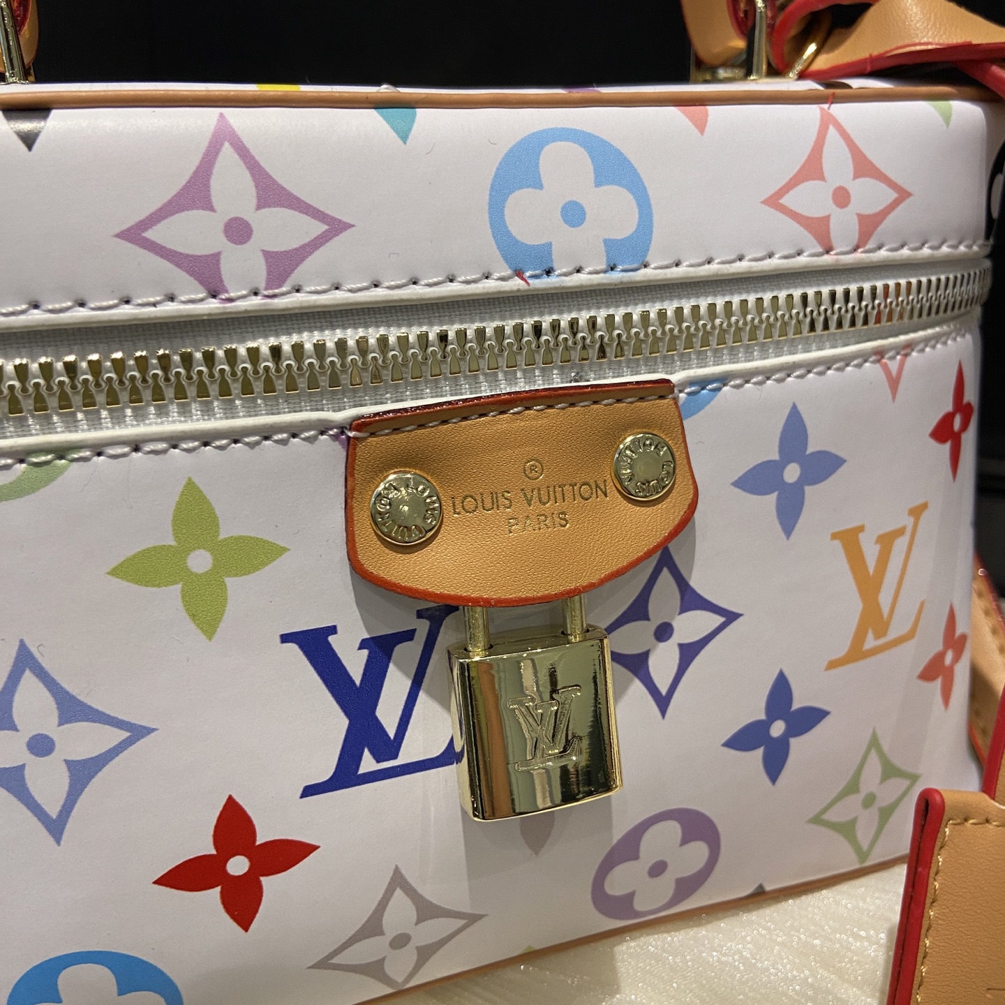 29$ dh Lv Shoulder bag size 19X6X13 cm 90586422090 BY2533 gallery