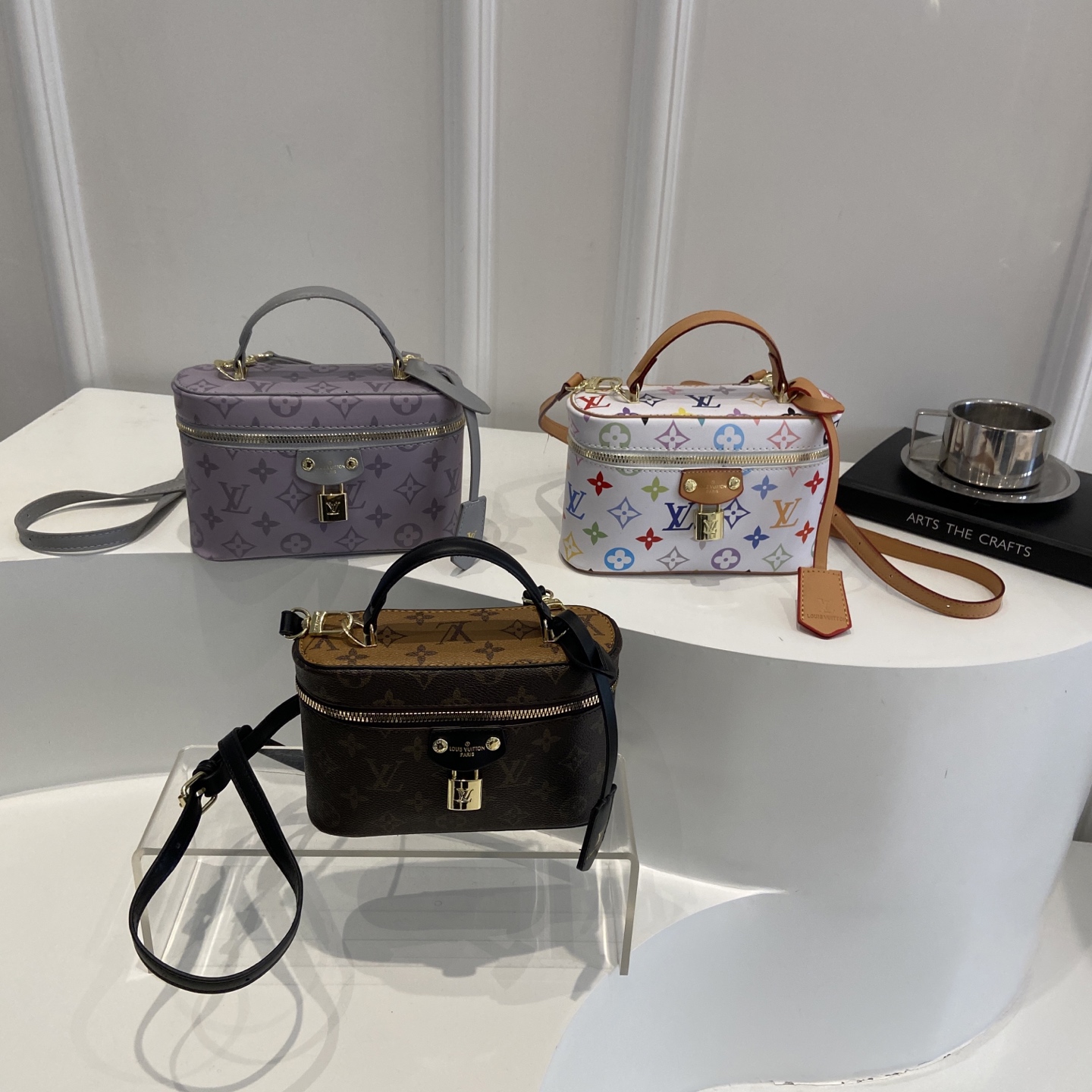 29$ dh Lv Shoulder bag size 19X6X13 cm 90586422090 BY2533 gallery
