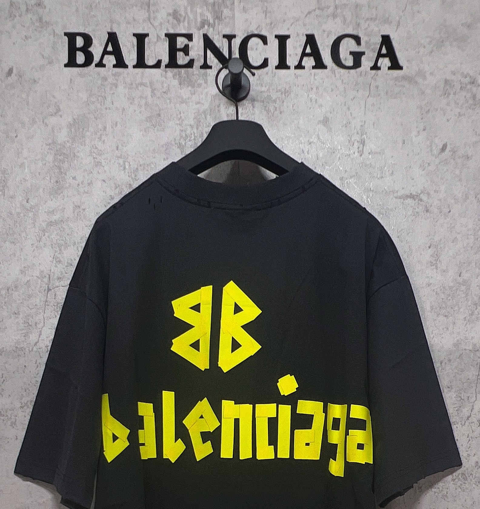 30$ 00027_ Balenciaga size XS-L 918780 CODE WX76 gallery