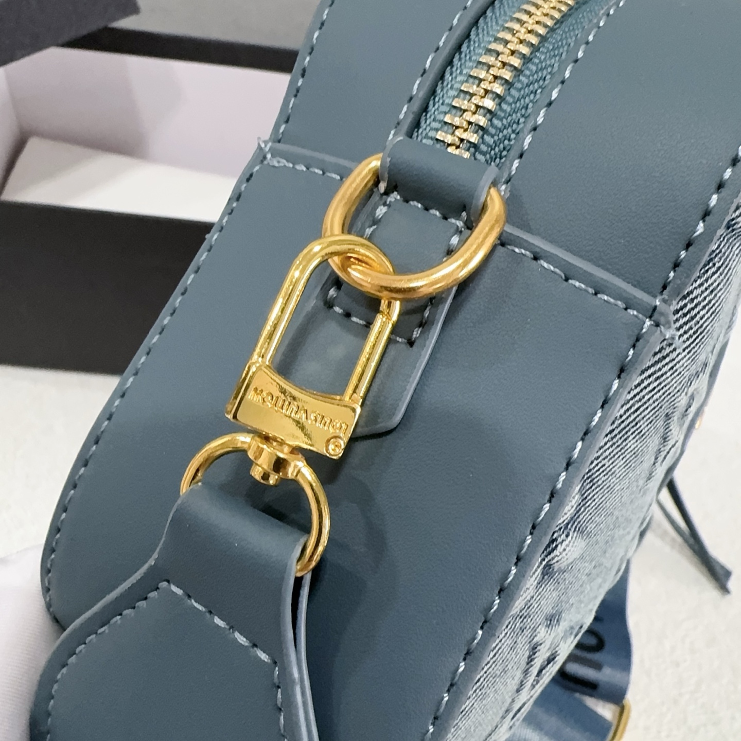 30$ LV 3078 Shoulder bag size 25x15x7 cm 310112 BY2975 gallery