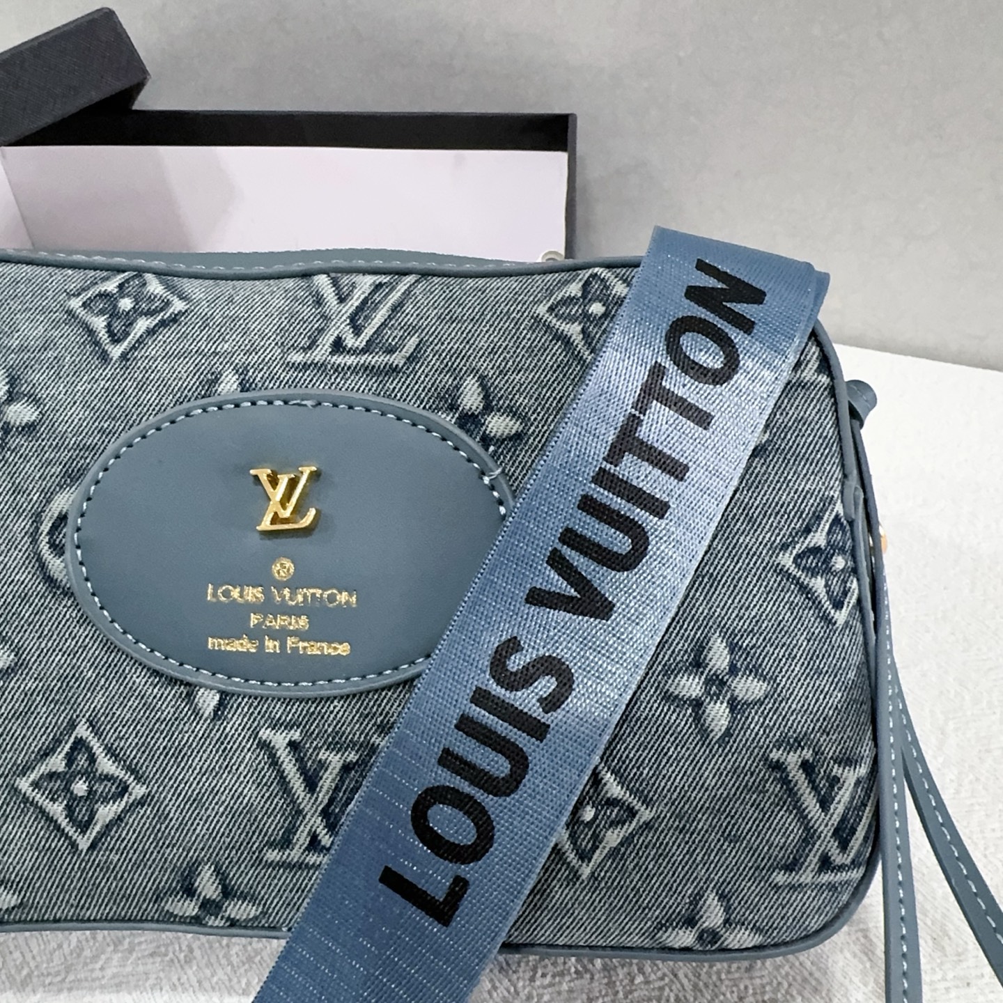 30$ LV 3078 Shoulder bag size 25x15x7 cm 310112 BY2975 gallery