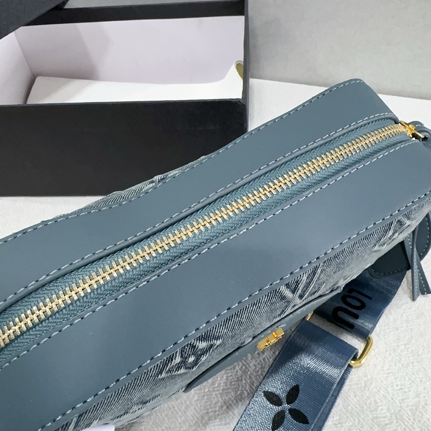 30$ LV 3078 Shoulder bag size 25x15x7 cm 310112 BY2975 gallery