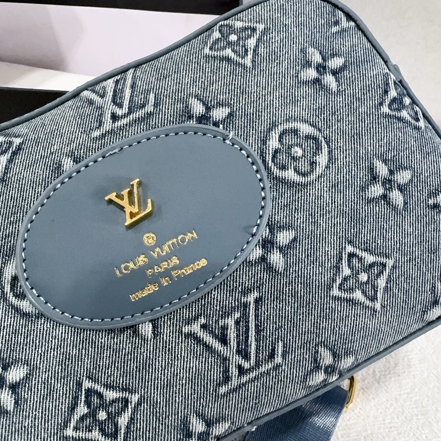 30$ LV 3078 Shoulder bag size 25x15x7 cm 310112 BY2975 gallery