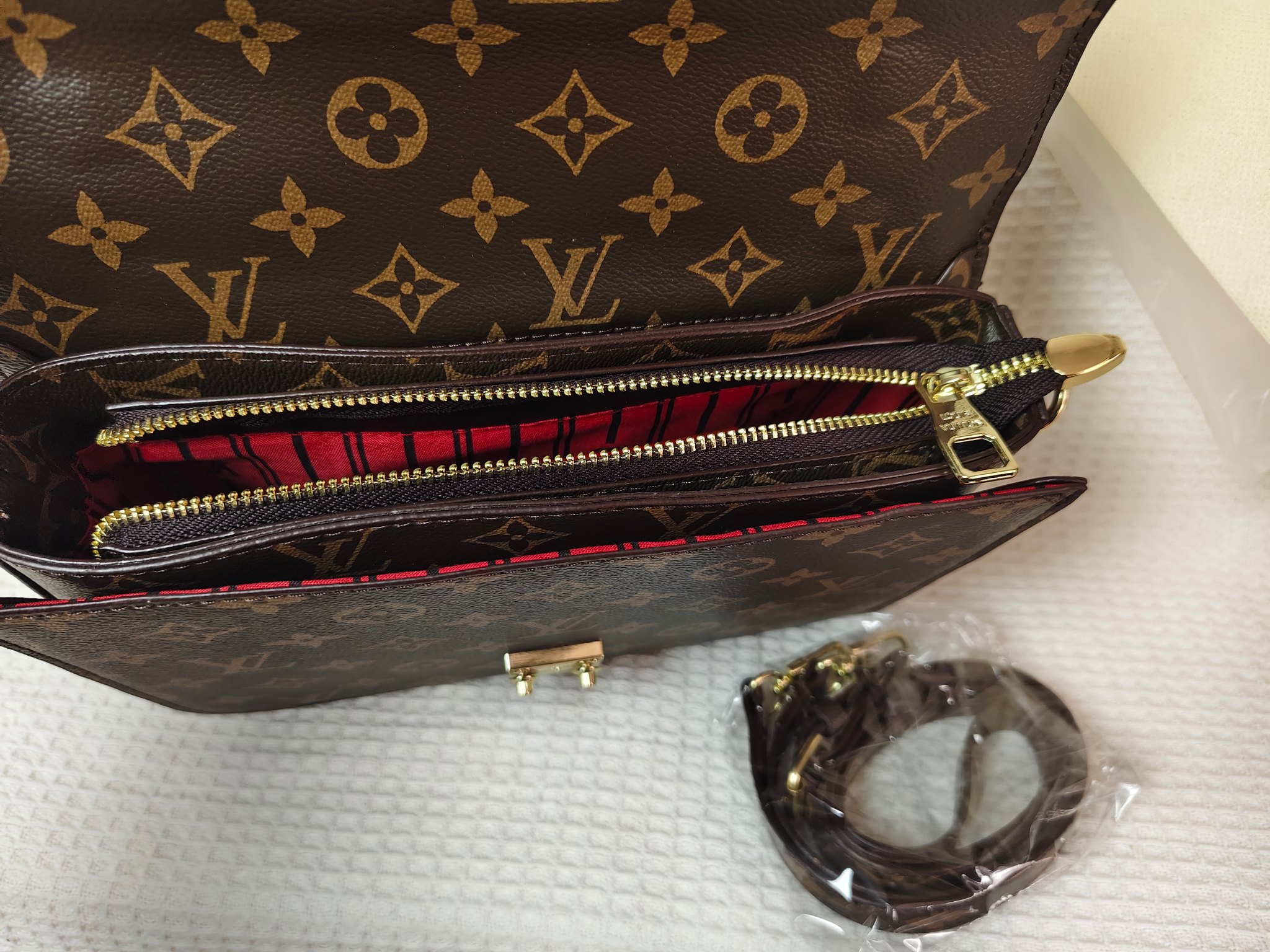 30$ LV 8006 Shoulder bag size 24x17x7 cm 614032 BY2791 gallery