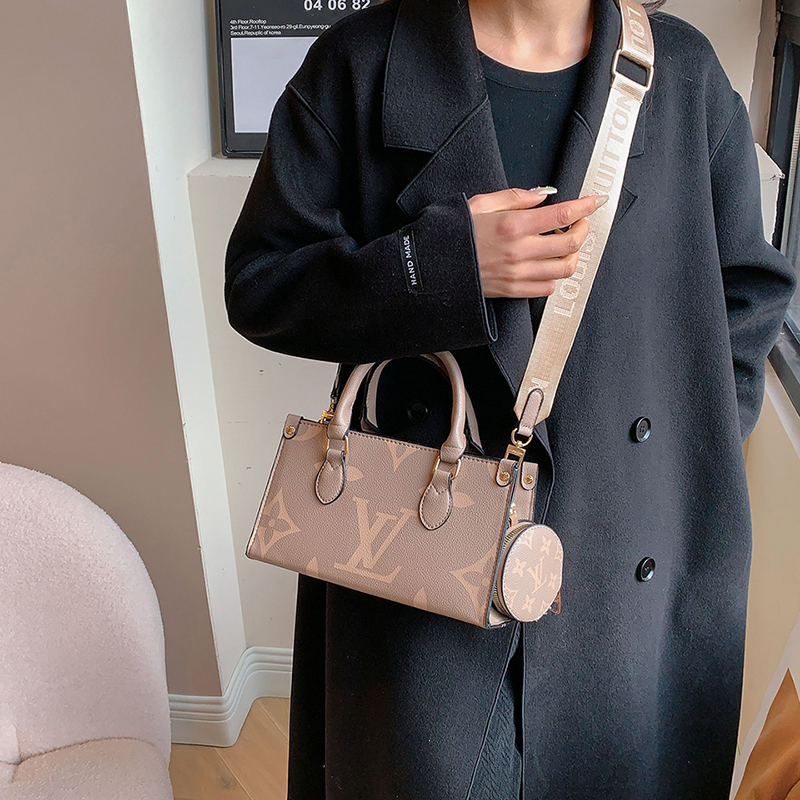 30$ dh GUCCl 898 Shoulder bag size 25X15X10 cm 30591623008 BY2615 gallery