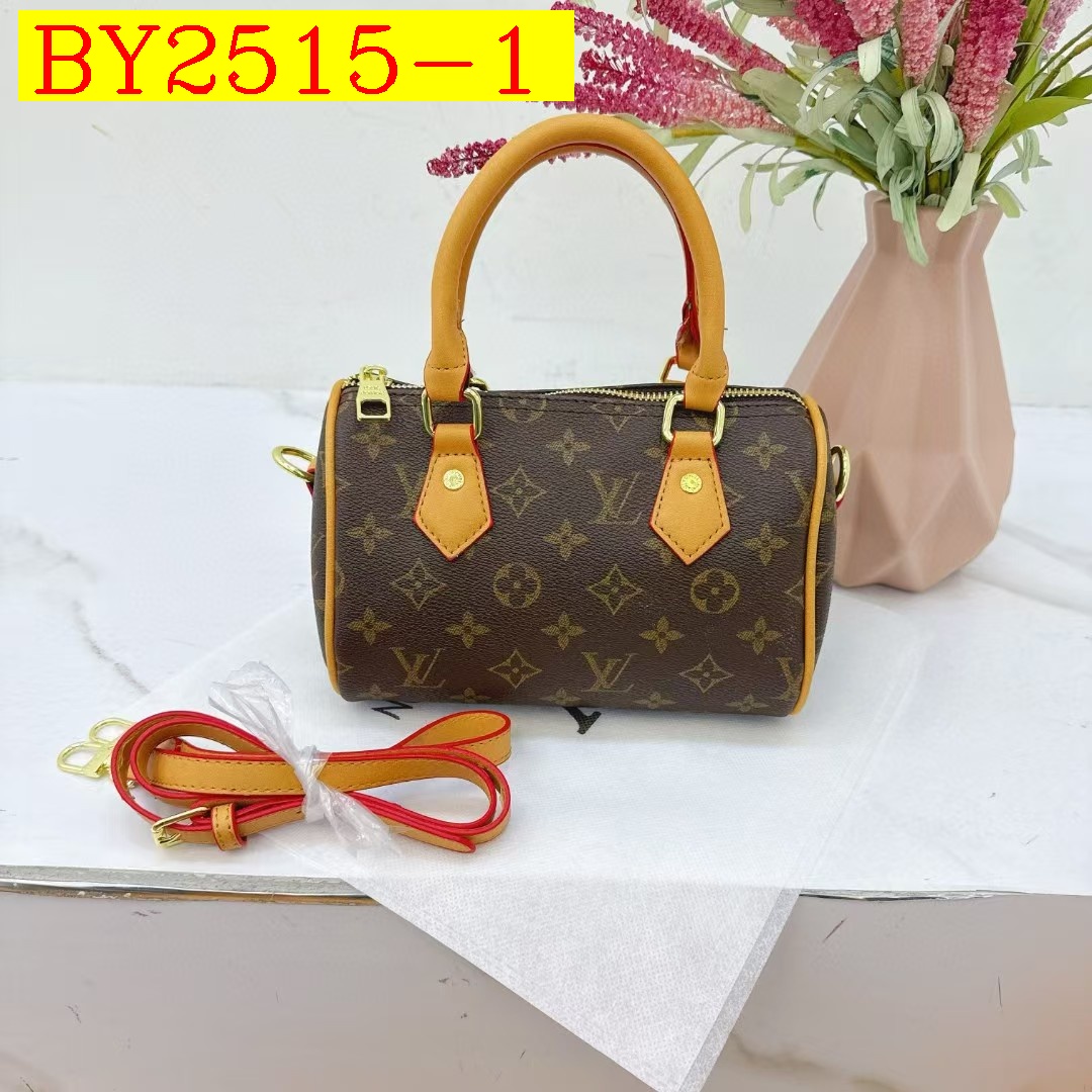 30$ dh LV 135 Shoulder bag size 20X12X5 cm 91604223007 BY2515 gallery