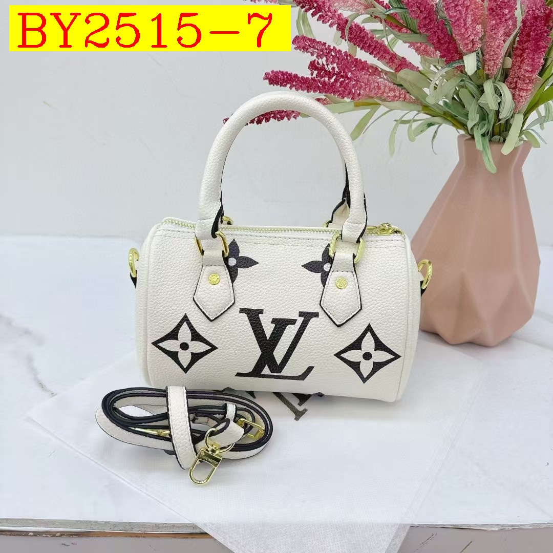 30$ dh LV 135 Shoulder bag size 20X12X5 cm 91604223007 BY2515 gallery