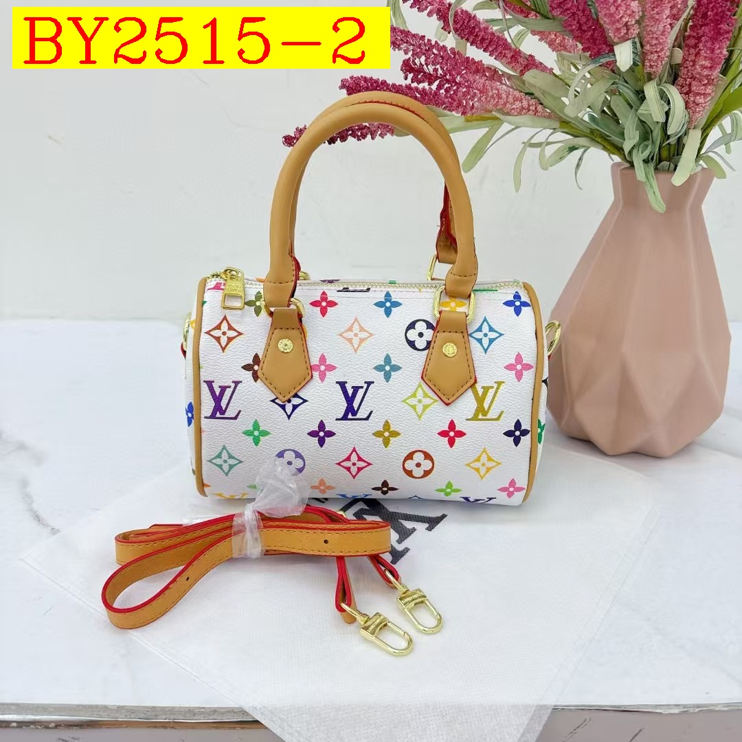 30$ dh LV 135 Shoulder bag size 20X12X5 cm 91604223007 BY2515 gallery