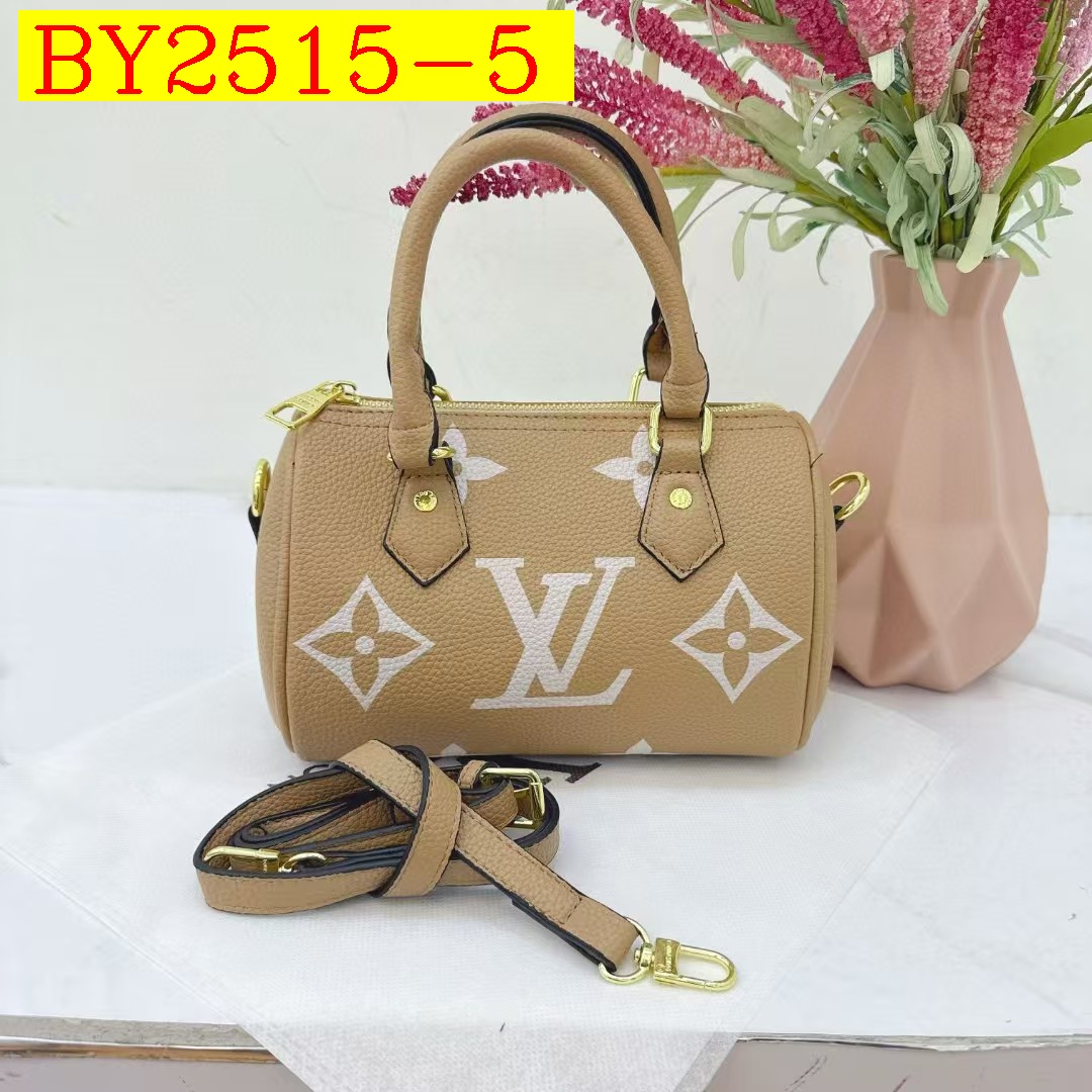 30$ dh LV 135 Shoulder bag size 20X12X5 cm 91604223007 BY2515 gallery