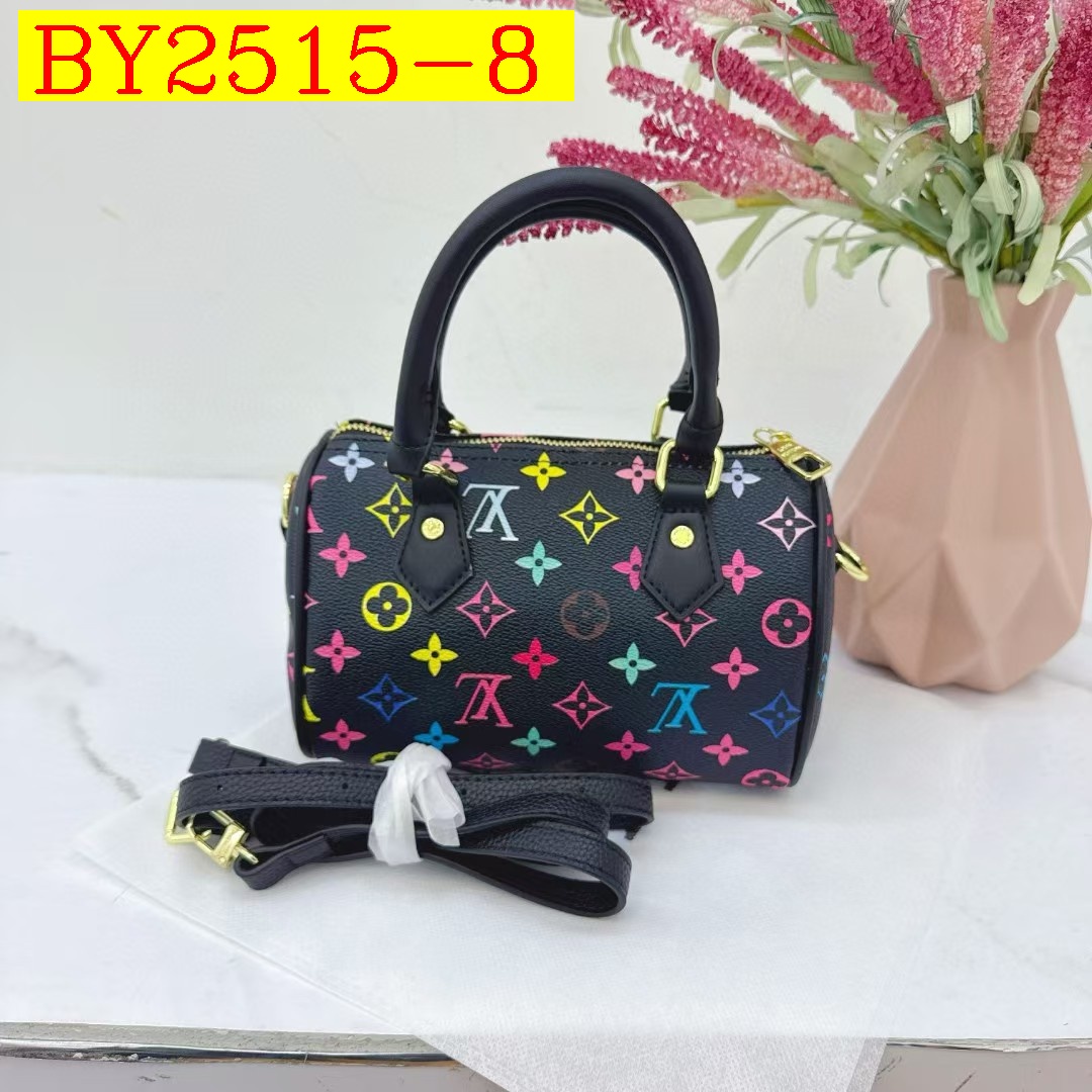 30$ dh LV 135 Shoulder bag size 20X12X5 cm 91604223007 BY2515 gallery