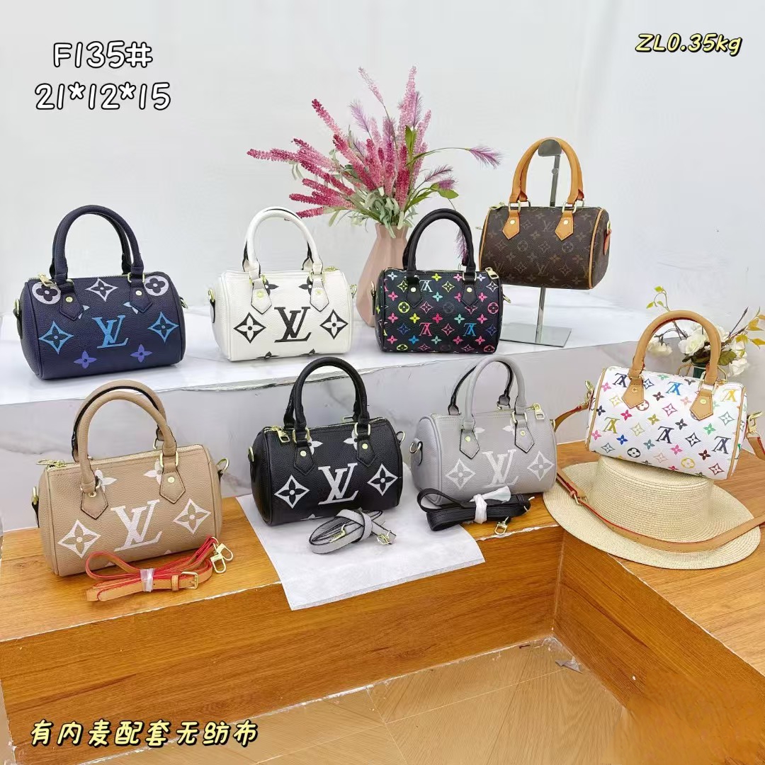 30$ dh LV 135 Shoulder bag size 20X12X5 cm 91604223007 BY2515 gallery