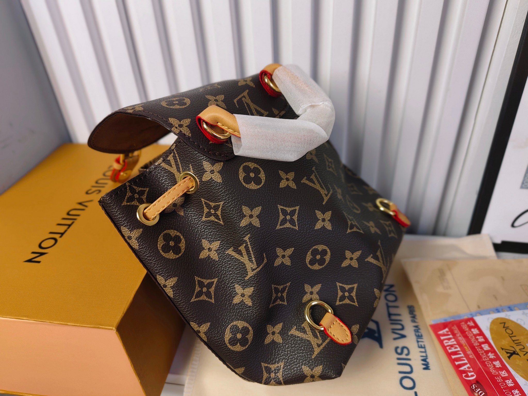 30$ dh LV 8052 Shoulder bag size 20X20X11 cm 61305223103 BY2469 gallery