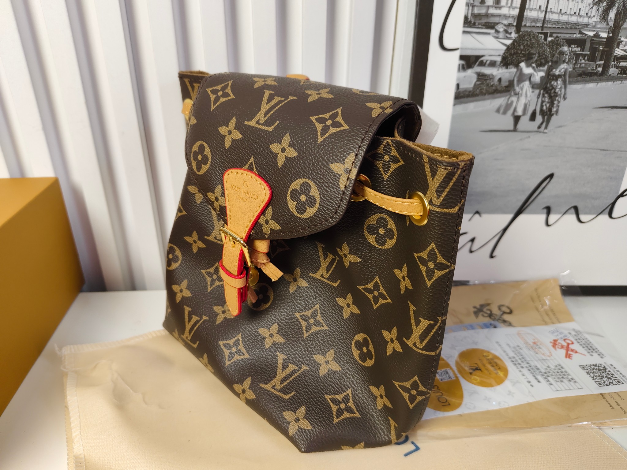 30$ dh LV 8052 Shoulder bag size 20X20X11 cm 61305223103 BY2469 gallery