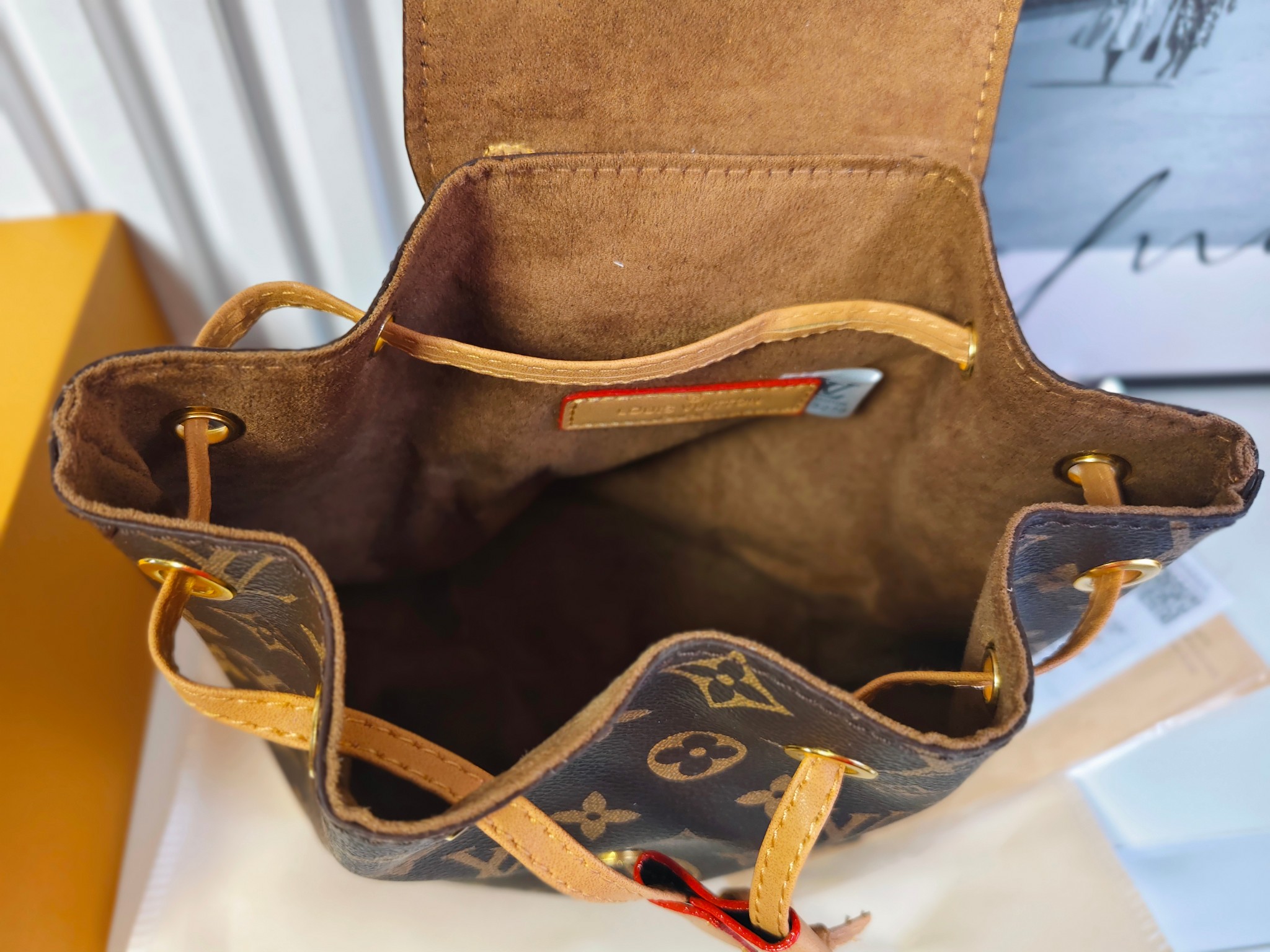30$ dh LV 8052 Shoulder bag size 20X20X11 cm 61305223103 BY2469 gallery