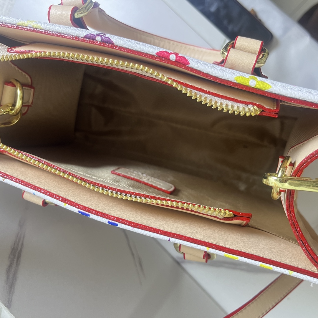 30$ dh LV 8913 Shoulder bag size 26X20X11 cm 70495823100 BY2427 gallery
