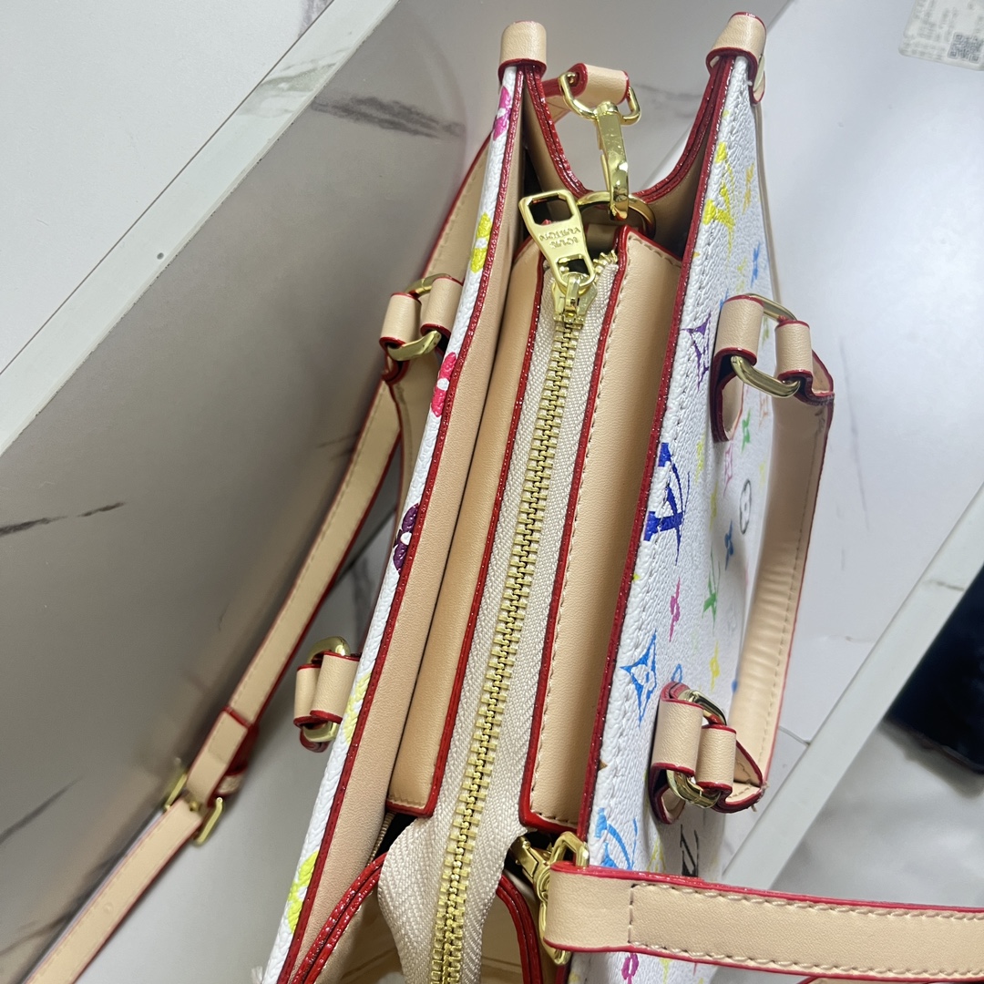 30$ dh LV 8913 Shoulder bag size 26X20X11 cm 70495823100 BY2427 gallery