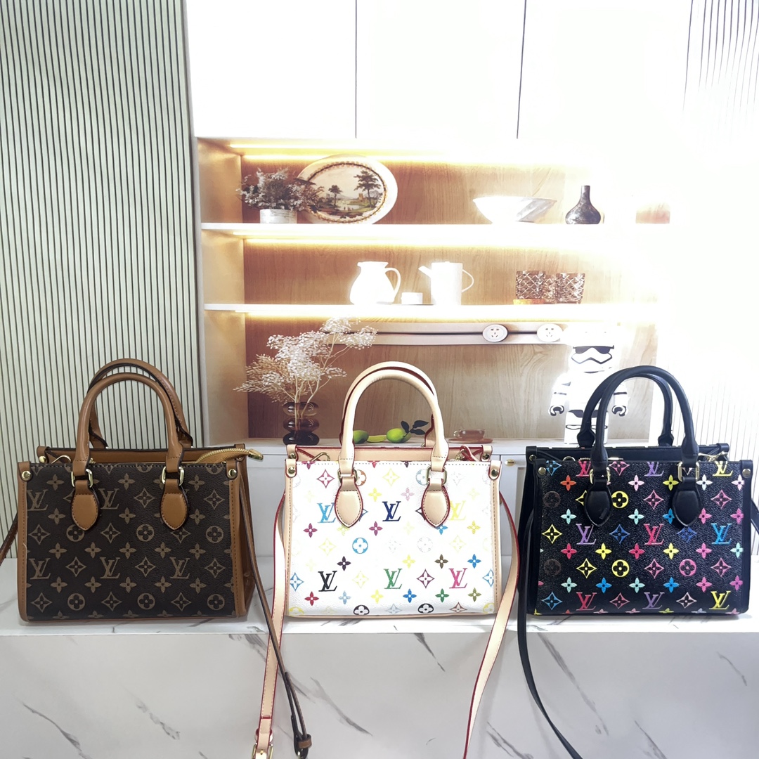 30$ dh LV 8913 Shoulder bag size 26X20X11 cm 70495823100 BY2427 gallery