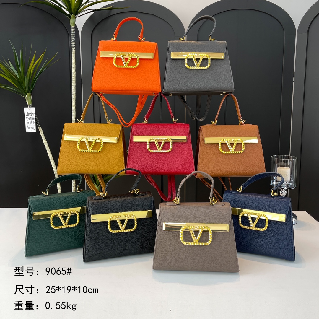 30$ dh Valentino 9065 Shoulder bag size 25X19X10 cm 50296423103 BY2673 gallery