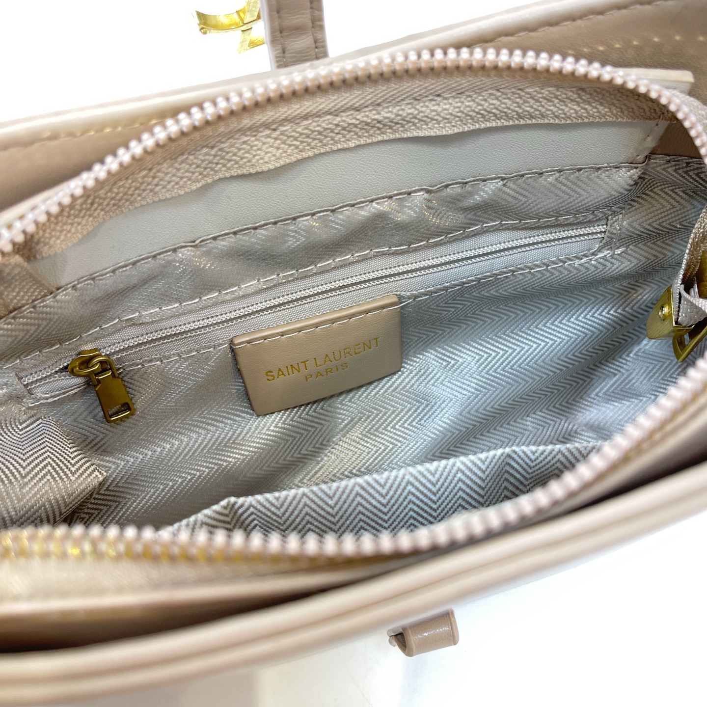 30$ dh YSL 7858 Shoulder bag size 23X15X6 cm 70495823100 BY2309 gallery