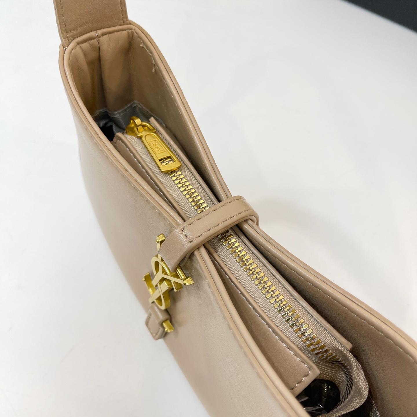 30$ dh YSL 7858 Shoulder bag size 23X15X6 cm 70495823100 BY2309 gallery