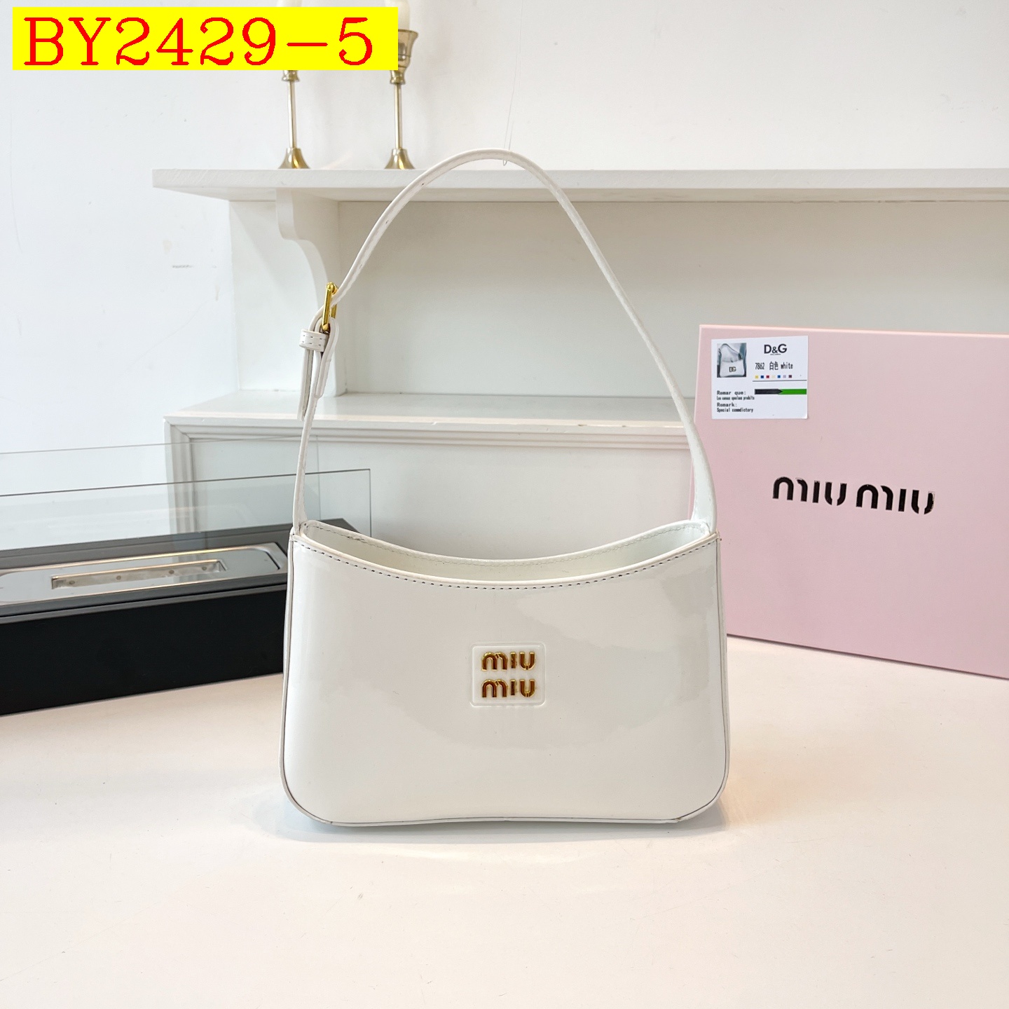 30$ dh miumiu 7861 Shoulder bag size 23X15X6 cm 50293623008 BY2429 gallery