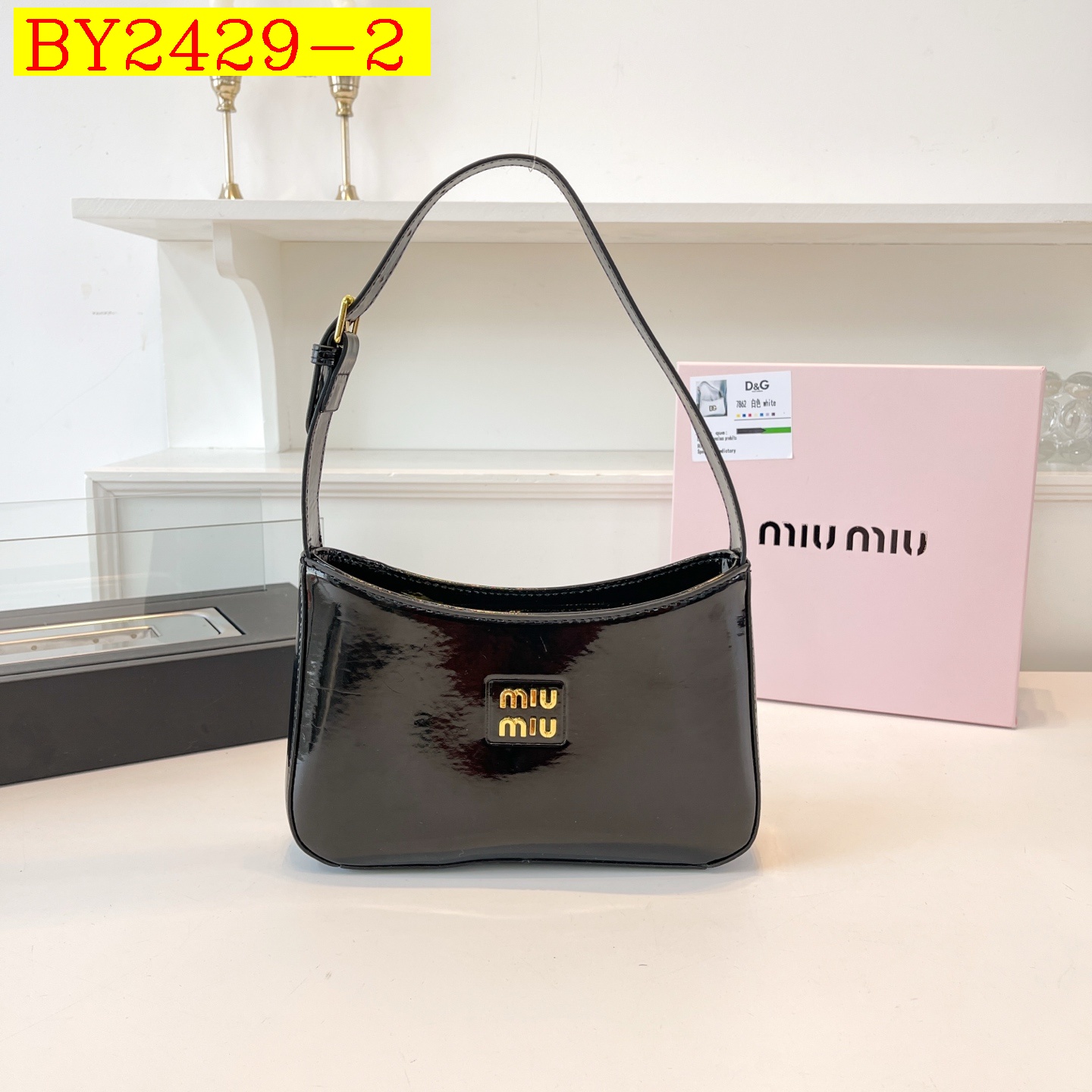 30$ dh miumiu 7861 Shoulder bag size 23X15X6 cm 50293623008 BY2429 gallery