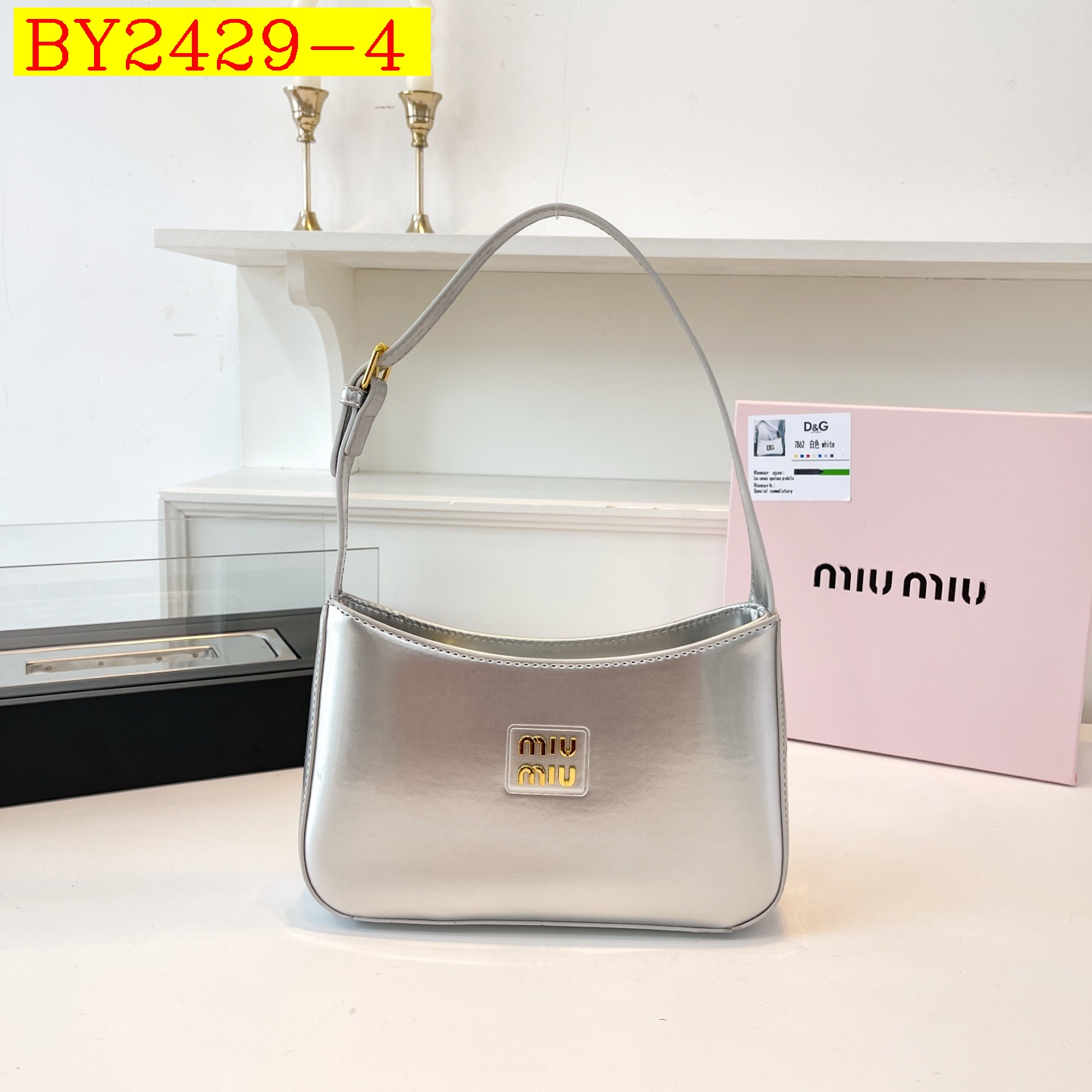 30$ dh miumiu 7861 Shoulder bag size 23X15X6 cm 50293623008 BY2429 gallery
