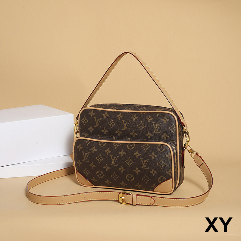 31$ LV 8226 Shoulder bag size 27x20x8 cm 313270 BR1804 gallery