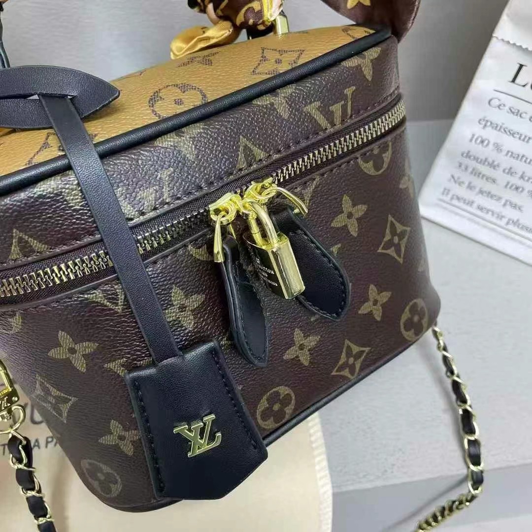 31$ dh LV 31357 Shoulder bag size 18X13X10 cm 91815223210 BY2519 gallery